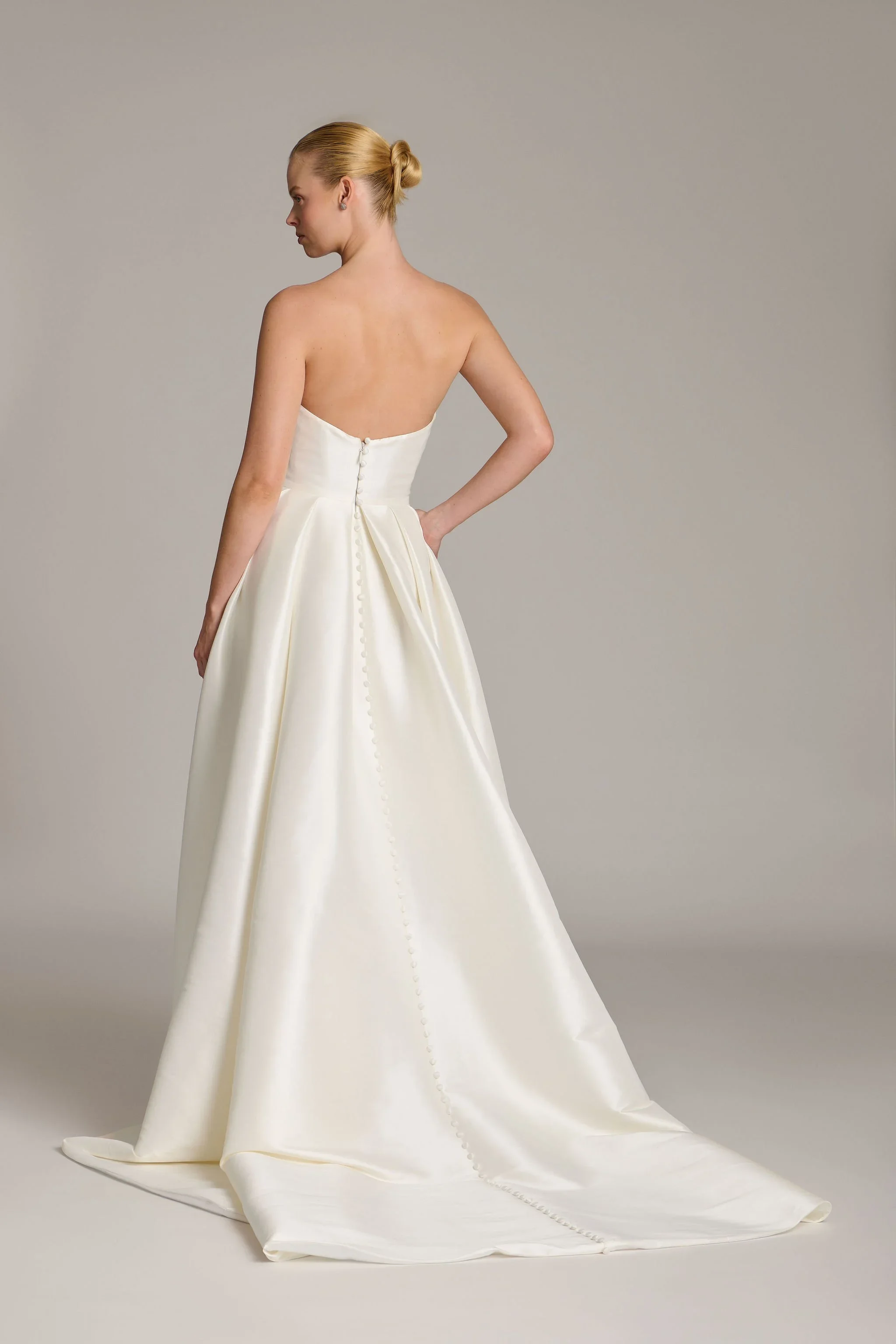 Iris_II_1108114-Curator-The-Label-2026.webp