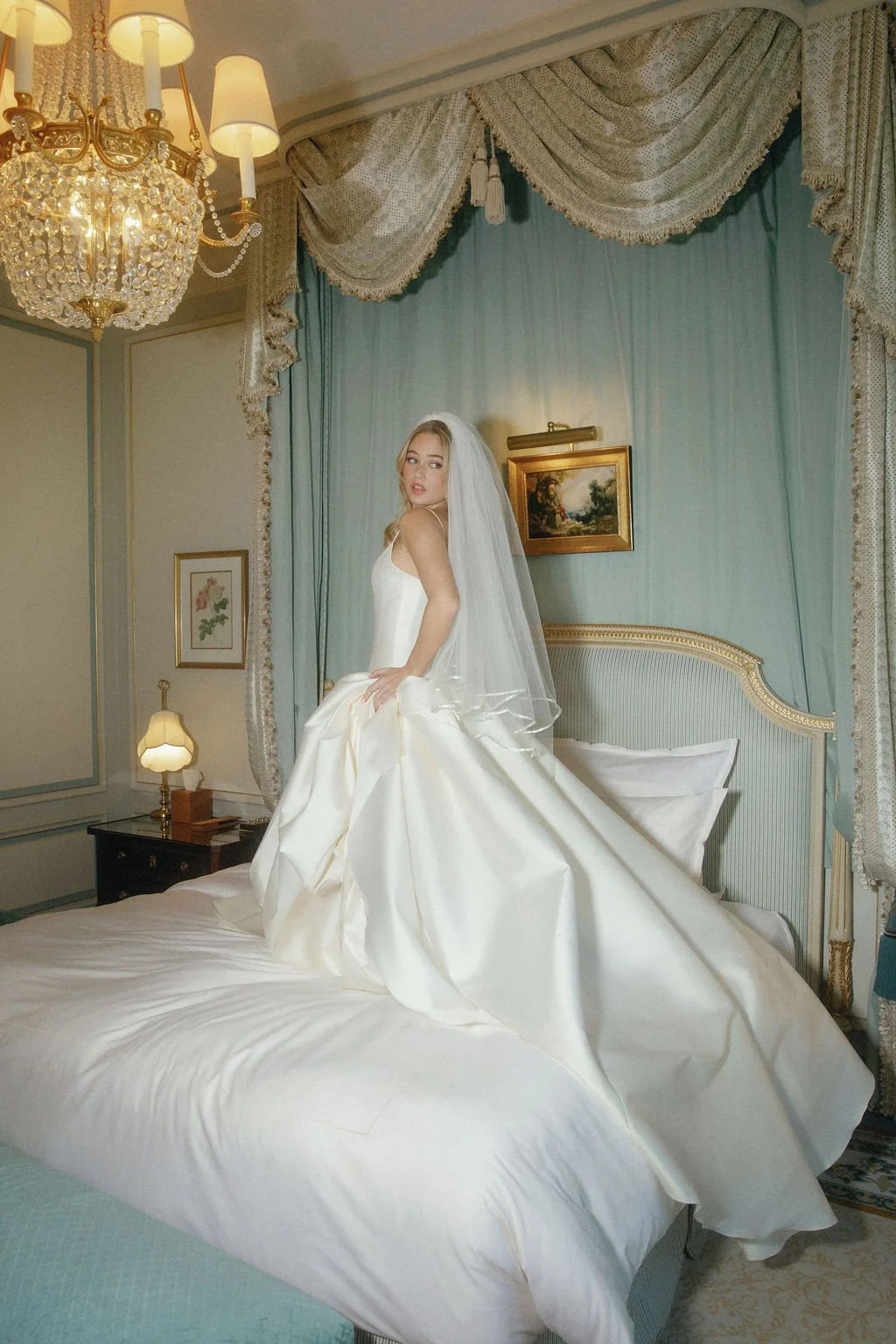 The_Bridal_Curator_Sarah_Seven_9C1A9977grainier2.jpg