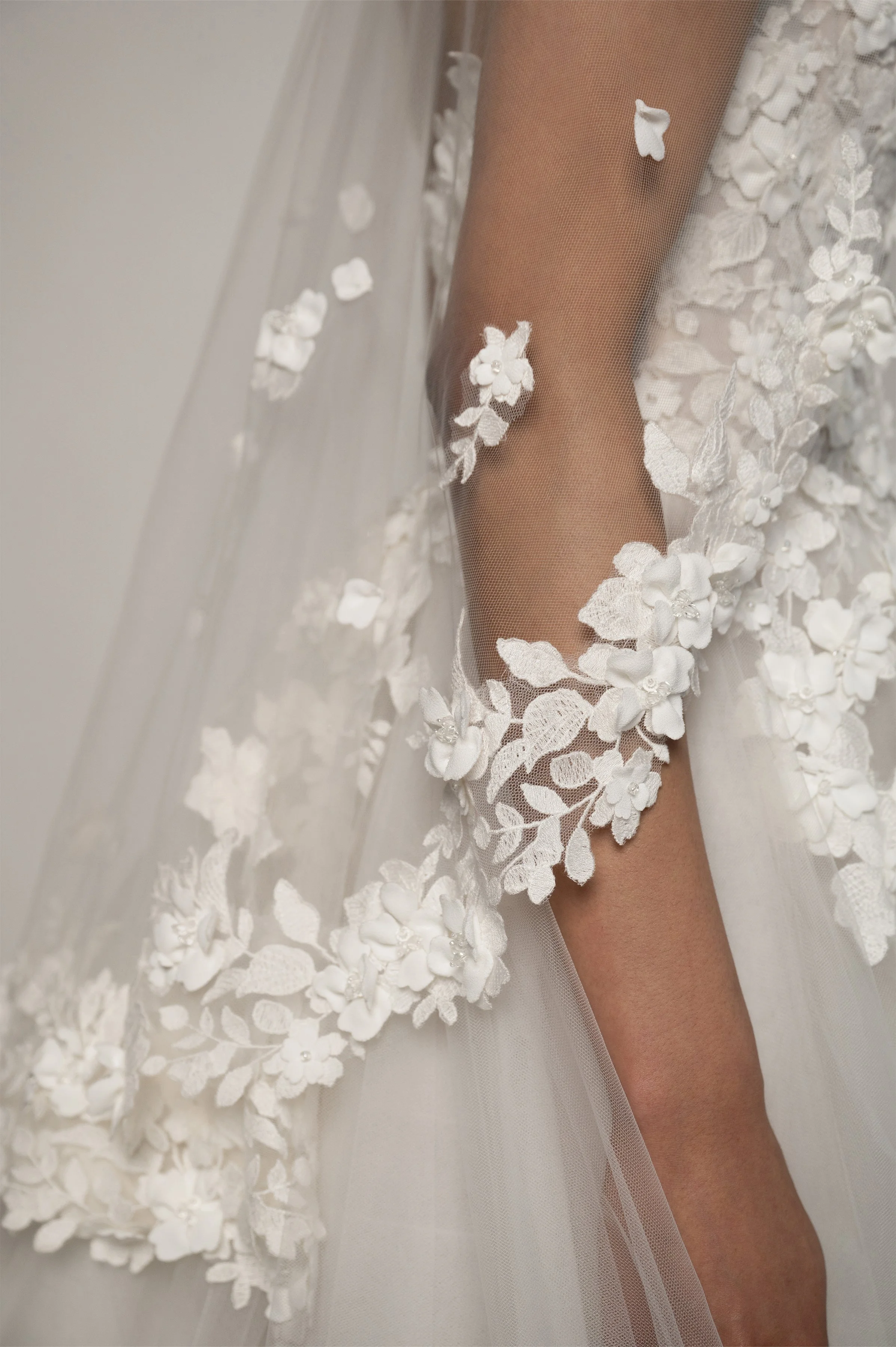 The_Bridal_Curator_Jenny_Yoo_Romy_Fingertip_Veil_48985_3A_Edited_2400x3600.jpg
