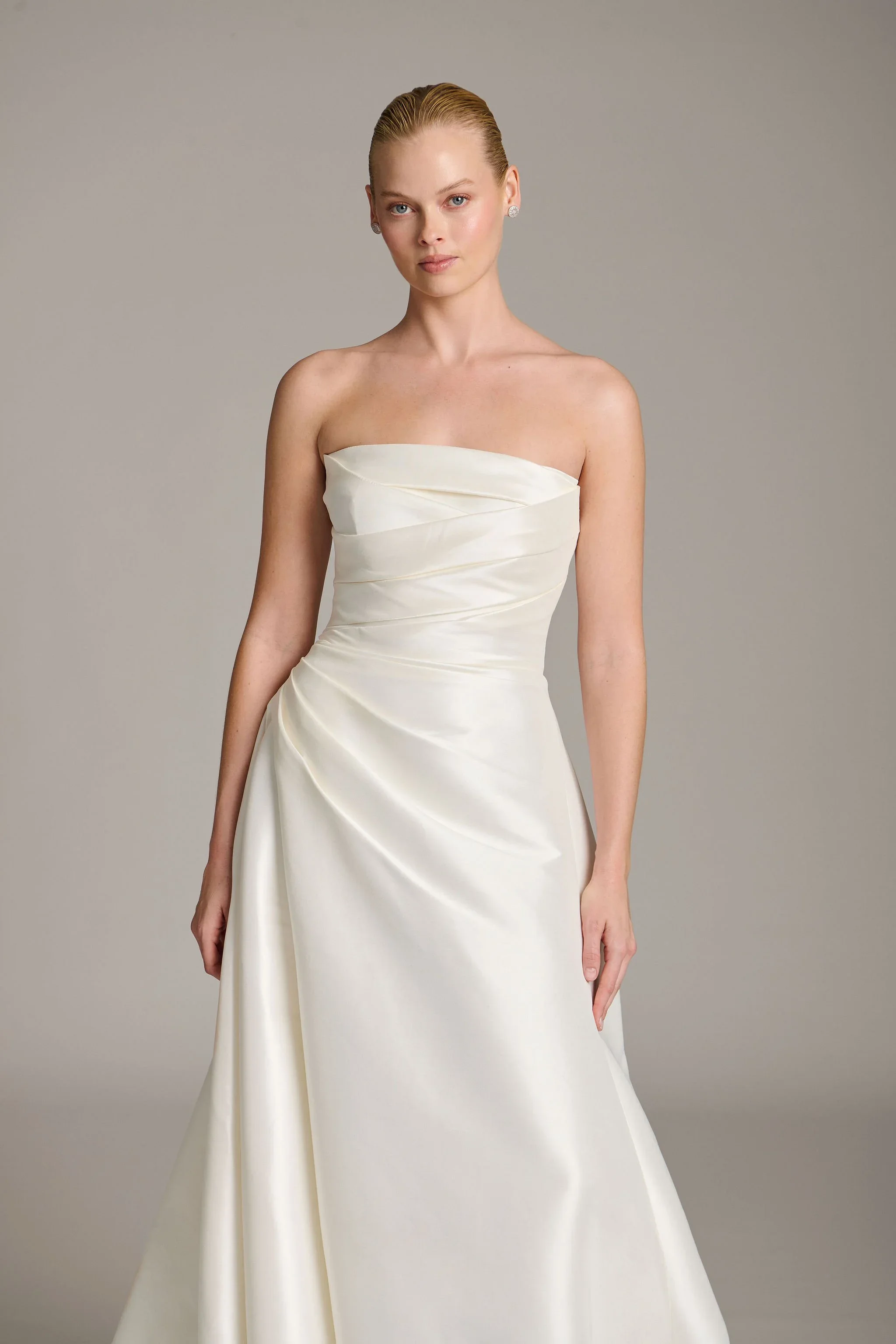 Iris_II_108102-Curator-The-Label-2026.webp