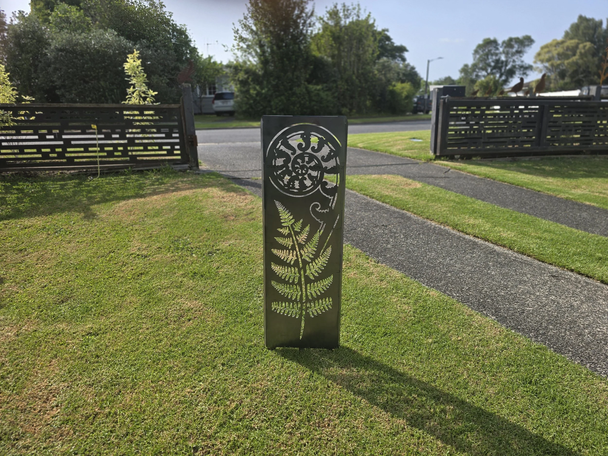 Koru & Fern Spiked Screen