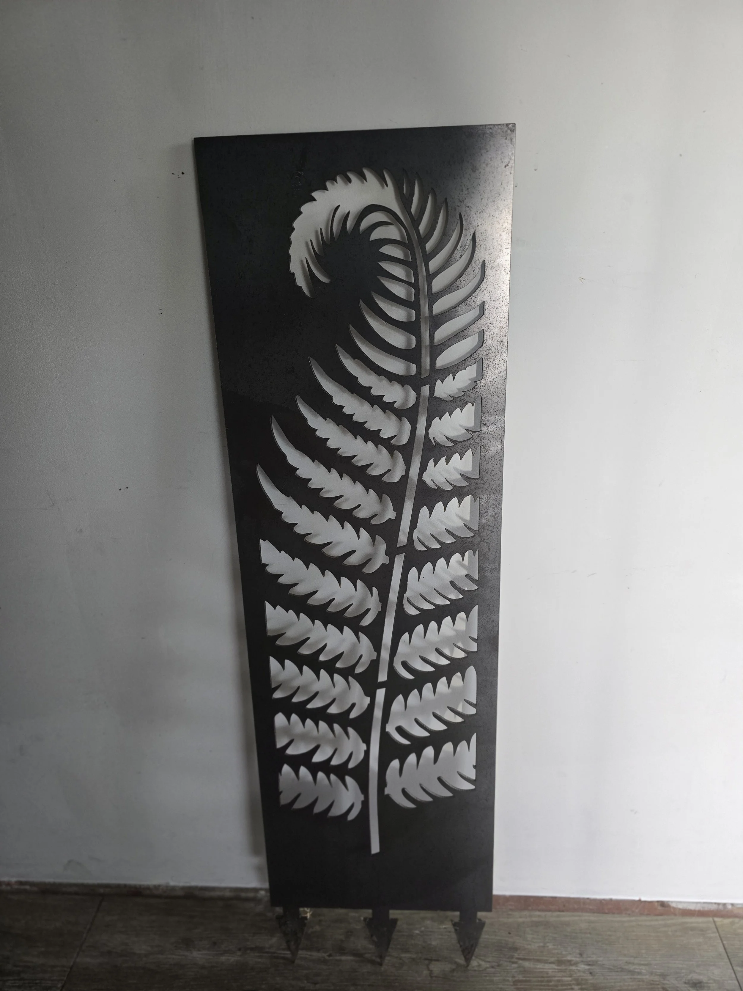 Fern Spiked Screen - Sample Reduced to clear