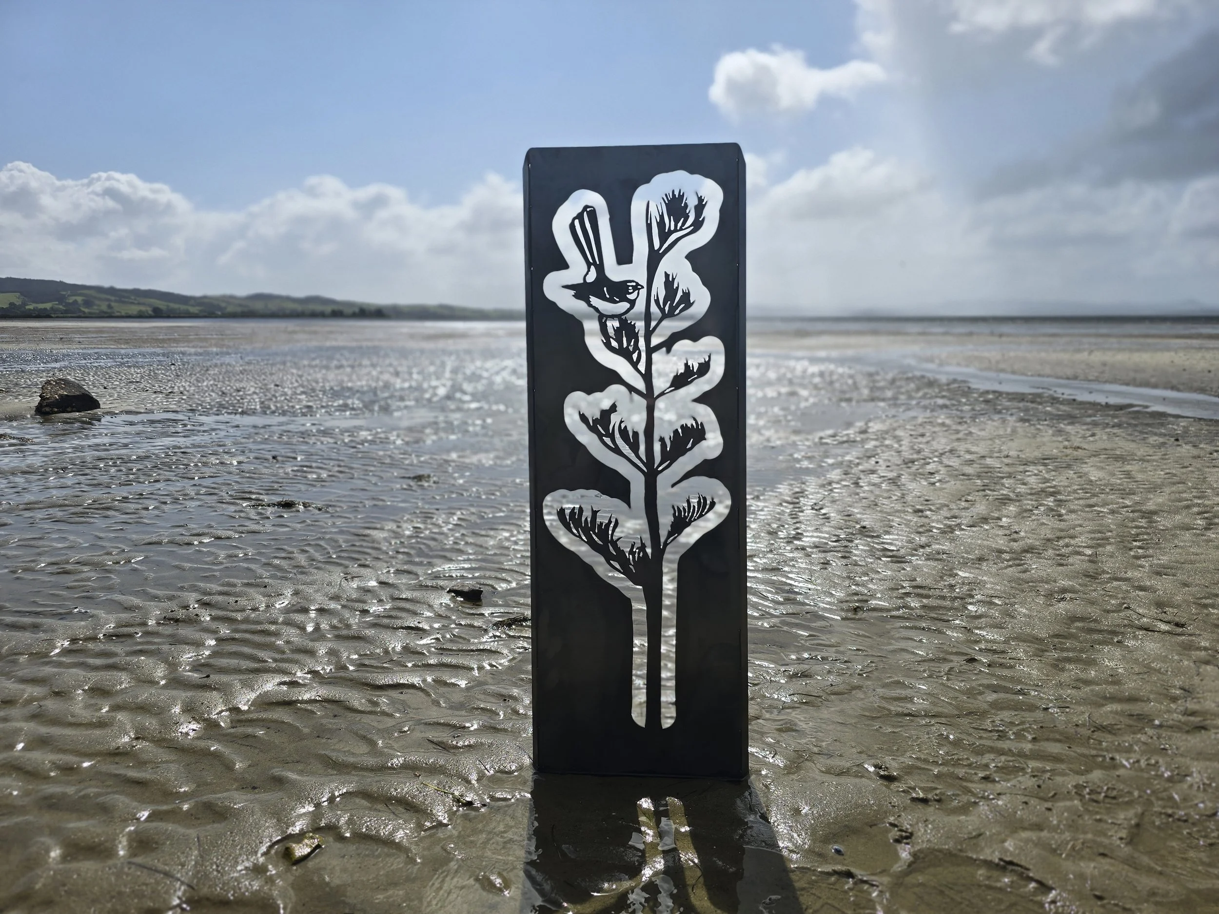 Fantail Flaxpod Spiked Screen