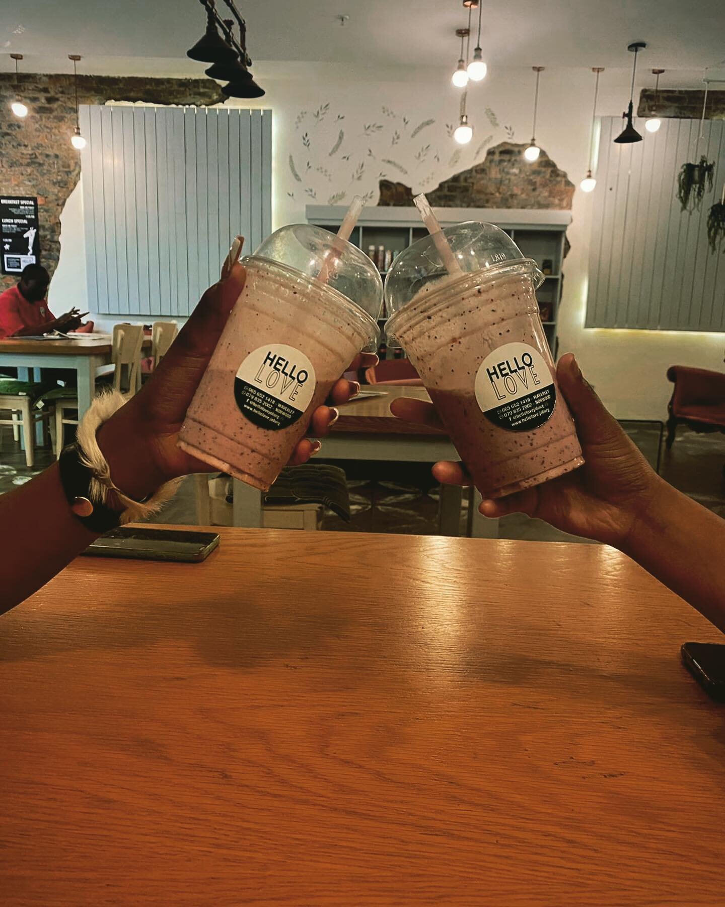 Cheers to the almost weekend!
#berrybanger #norwoodmall 
📸 @bxngxnx