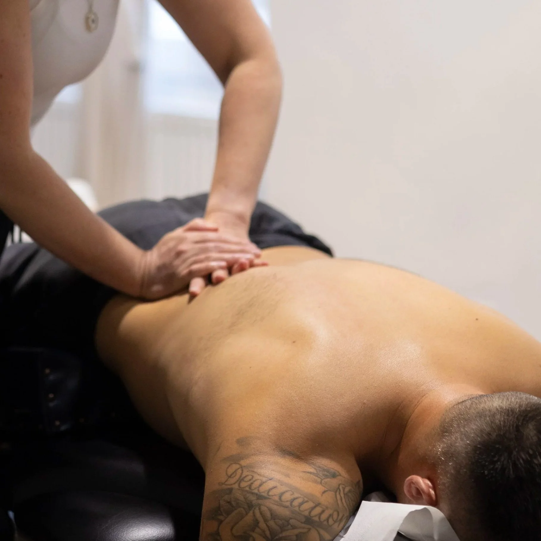 Chiropractic care in bath. Bath chiroprcator, where can I find a chiropractor in bath, Bath chiropractic clinic,