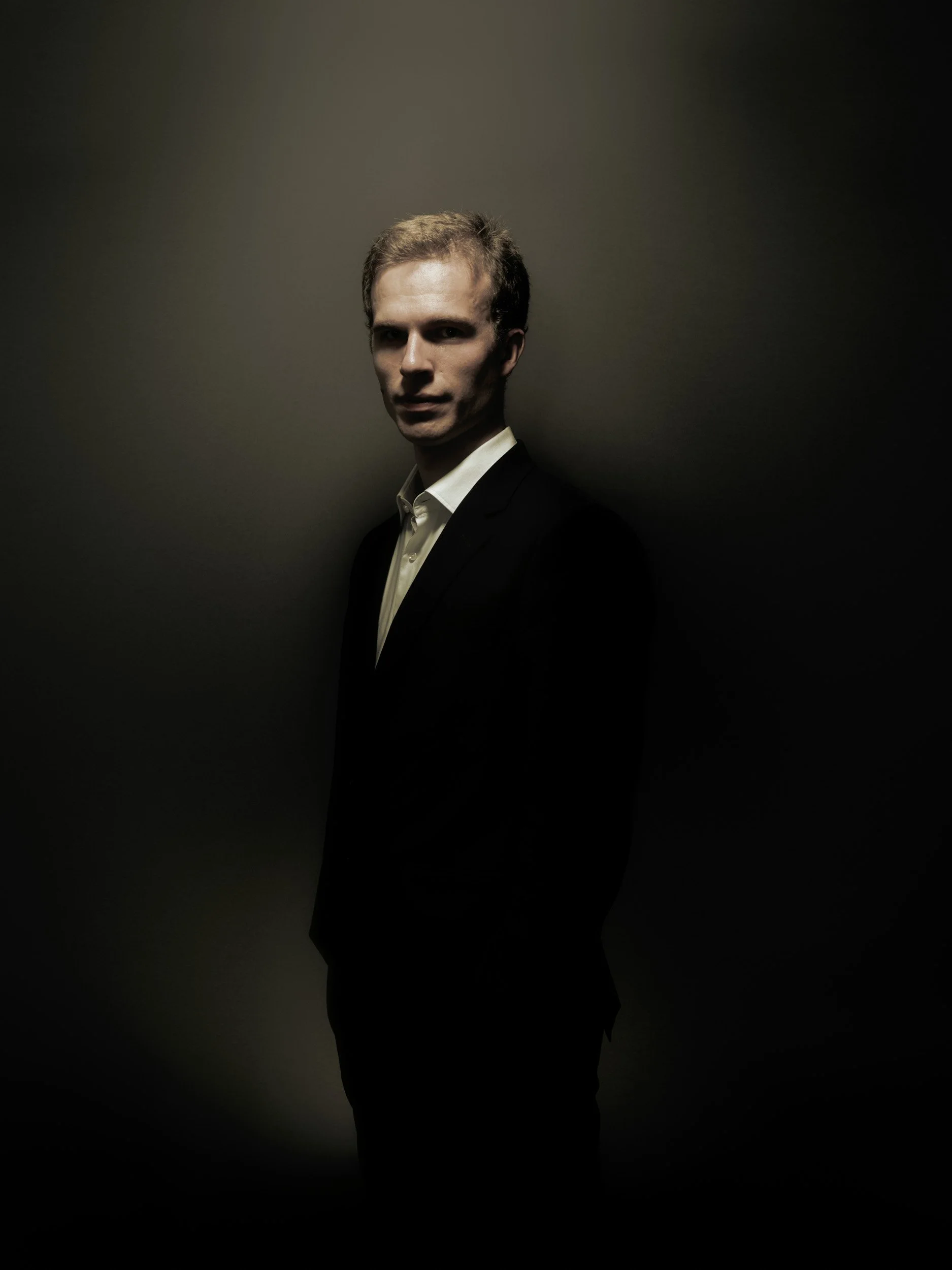 Oscar Mumford (standing, comp flattened), Edit 24.11.19_NEW-MASTER.jpg