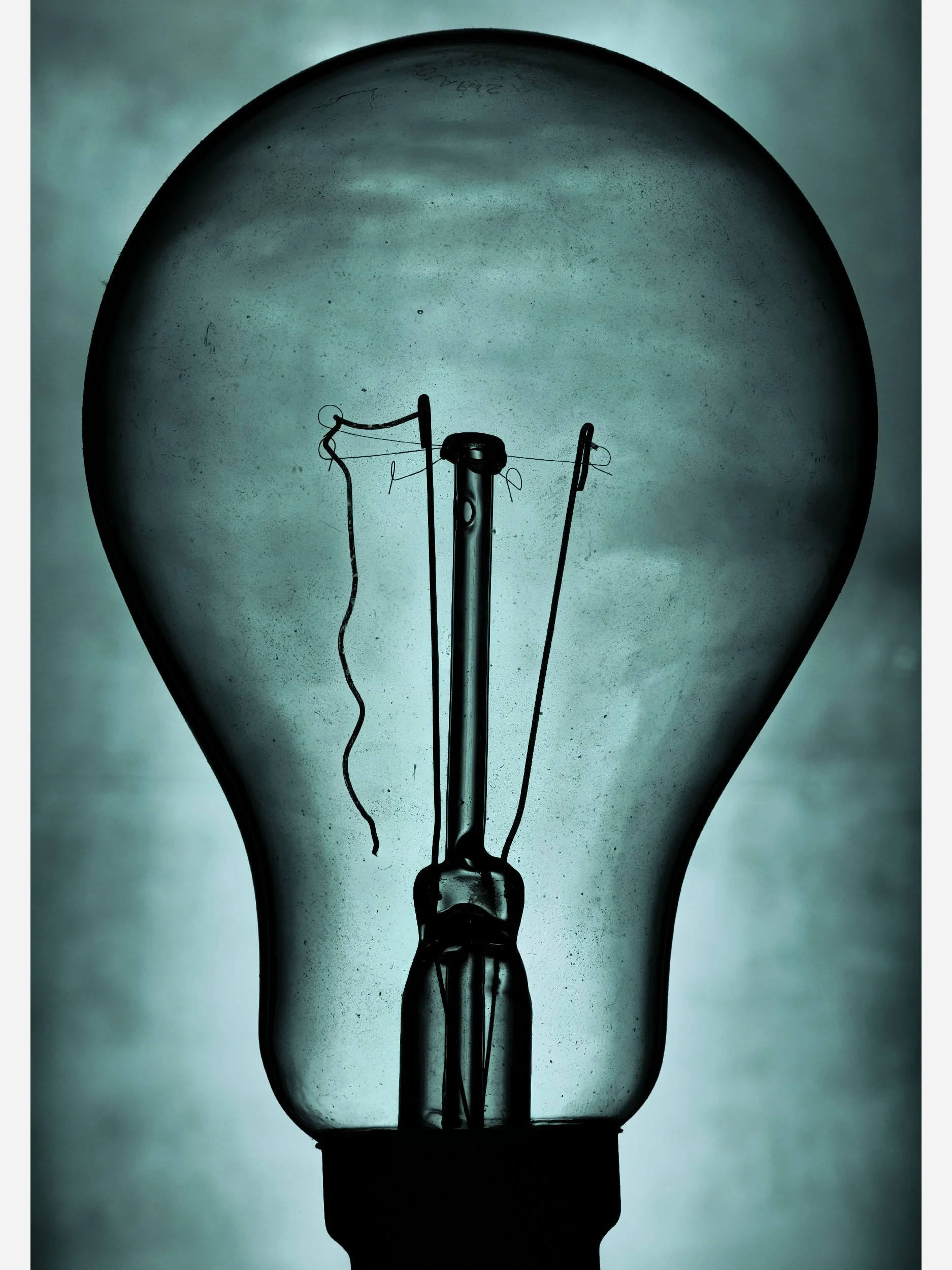 251119_Lightbulb Silhoutte – Edit 26.04.22_WEB.jpg