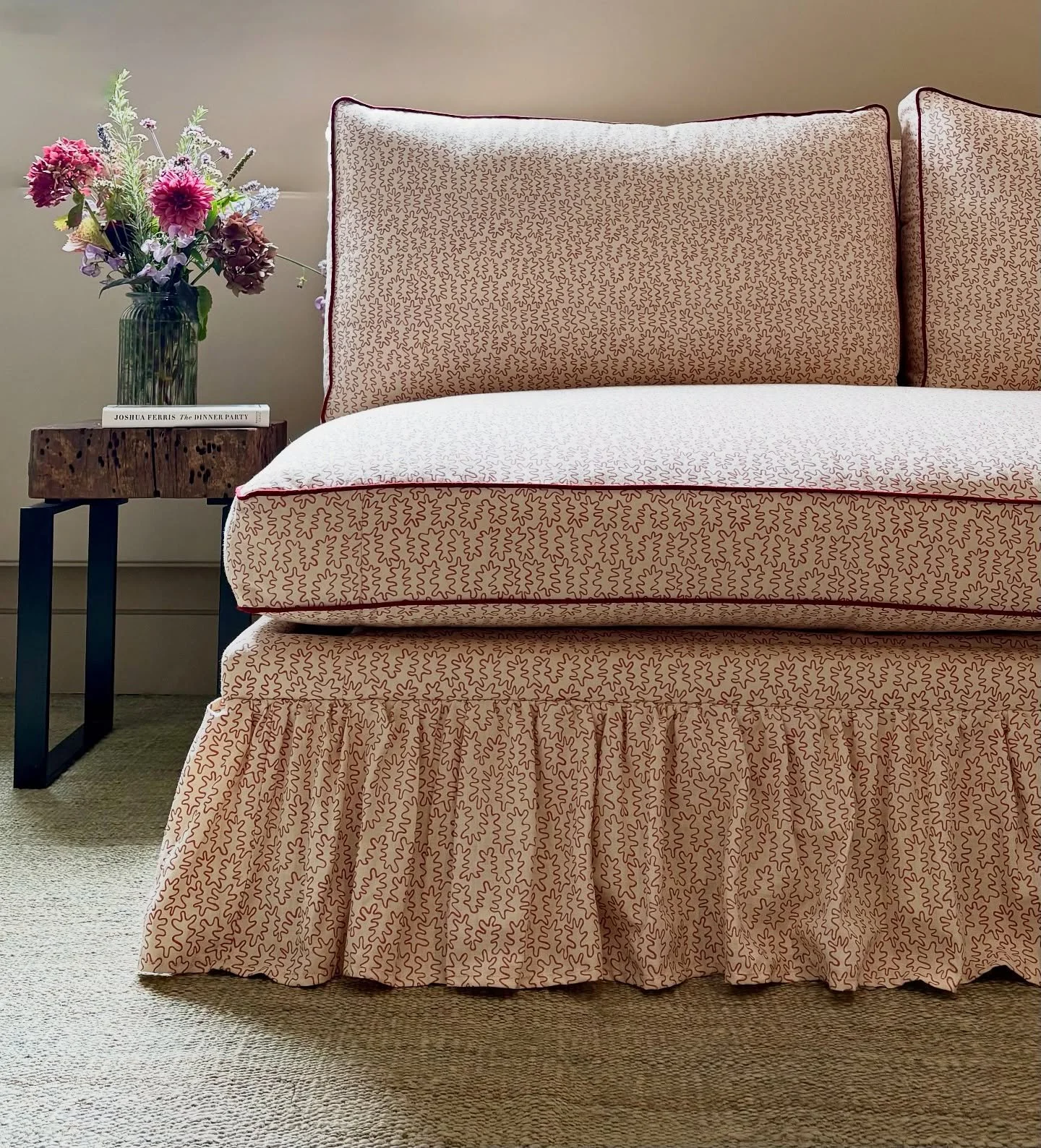 Very very very excited to see this sofa-bed upholstered in Fossil Reverse, with fab bright piping that brings out the gorgeous pinks. Upholstered by the lovely team at @thehouseupstairs who make everything by hand in their Derbyshire workshop. 
Ok by