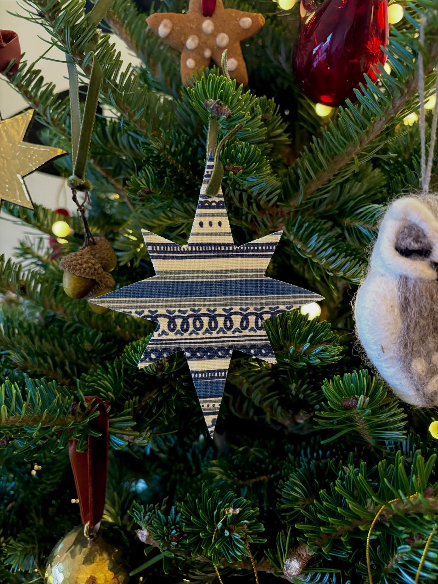 It&rsquo;s beginning to look a lot like Christmas at Charlotte Peters Designs! And not wanting to ever waste fabric, I&rsquo;ve been using scraps to make decorations, present labels and all sorts. The idea of throwing away even the smallest snip of m