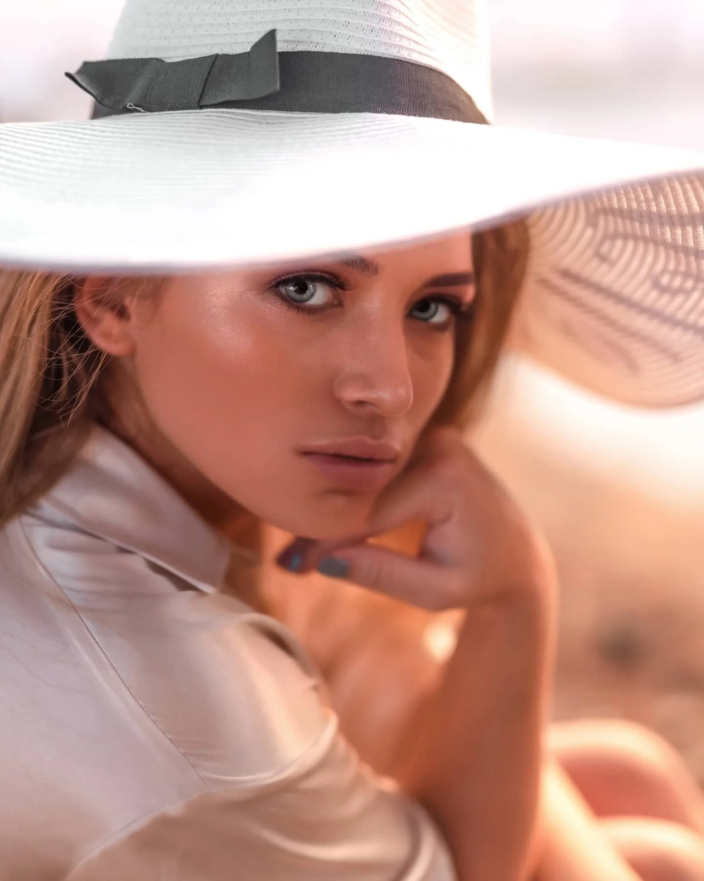 'Keep your face to the sun and you will never see the shadows.' - Helen Keller
&bull;
Our second entry to the #ultimateffa. This time we had the opportunity to edit a wonderful shot by @ante_photography with a little bit of beauty retouch 🎨🧙&zwj;♂️
