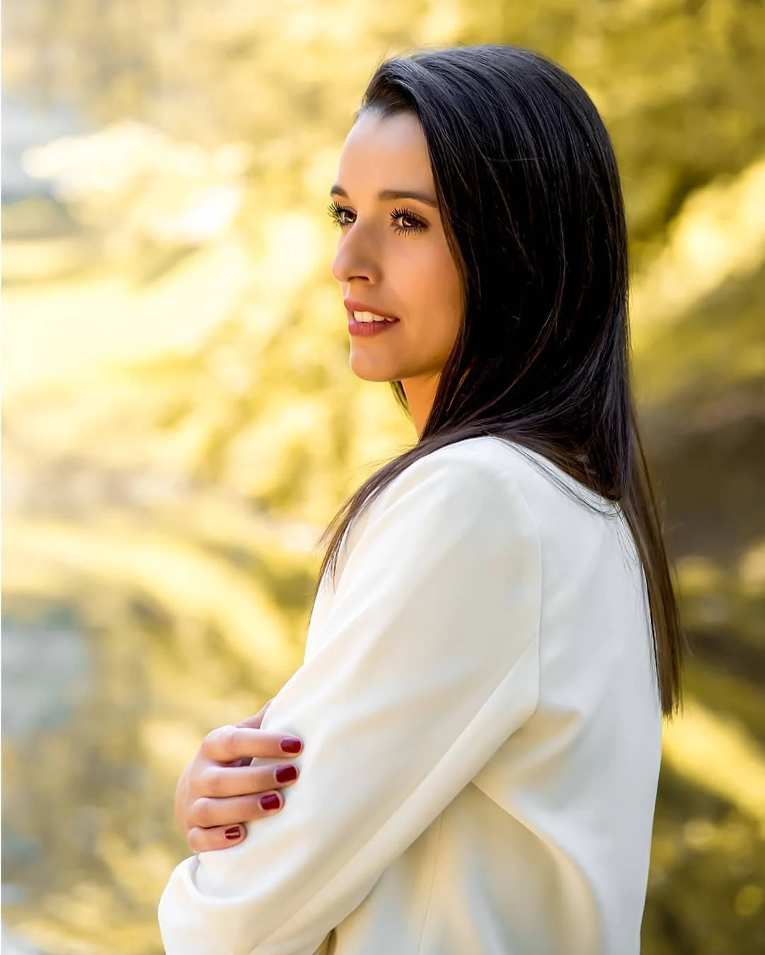'We do not remember days, we remember moments. The richness of life lies in memories we have forgotten' - Cesare Pavese 
&bull;
Photographer:&nbsp;@visualbakers
In frame:&nbsp;@laradece
&bull;
&bull;
#agameofportraits
#agameoftones #fairytales
#color