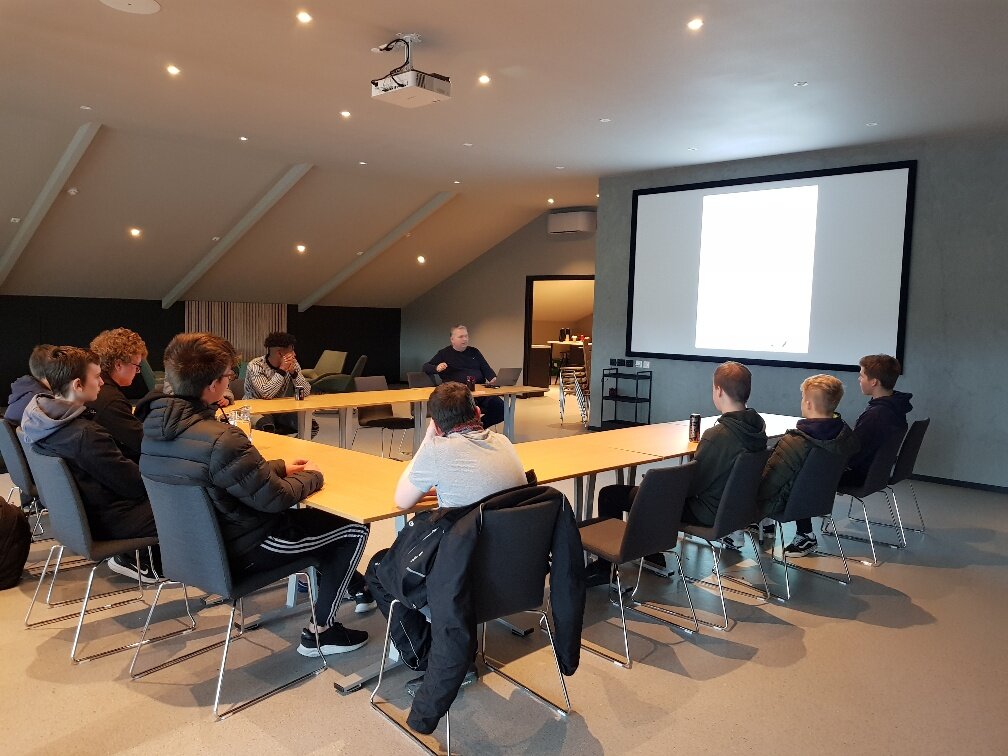 Bedriftsbesøk av elever fra TIP VG1 på HVS 