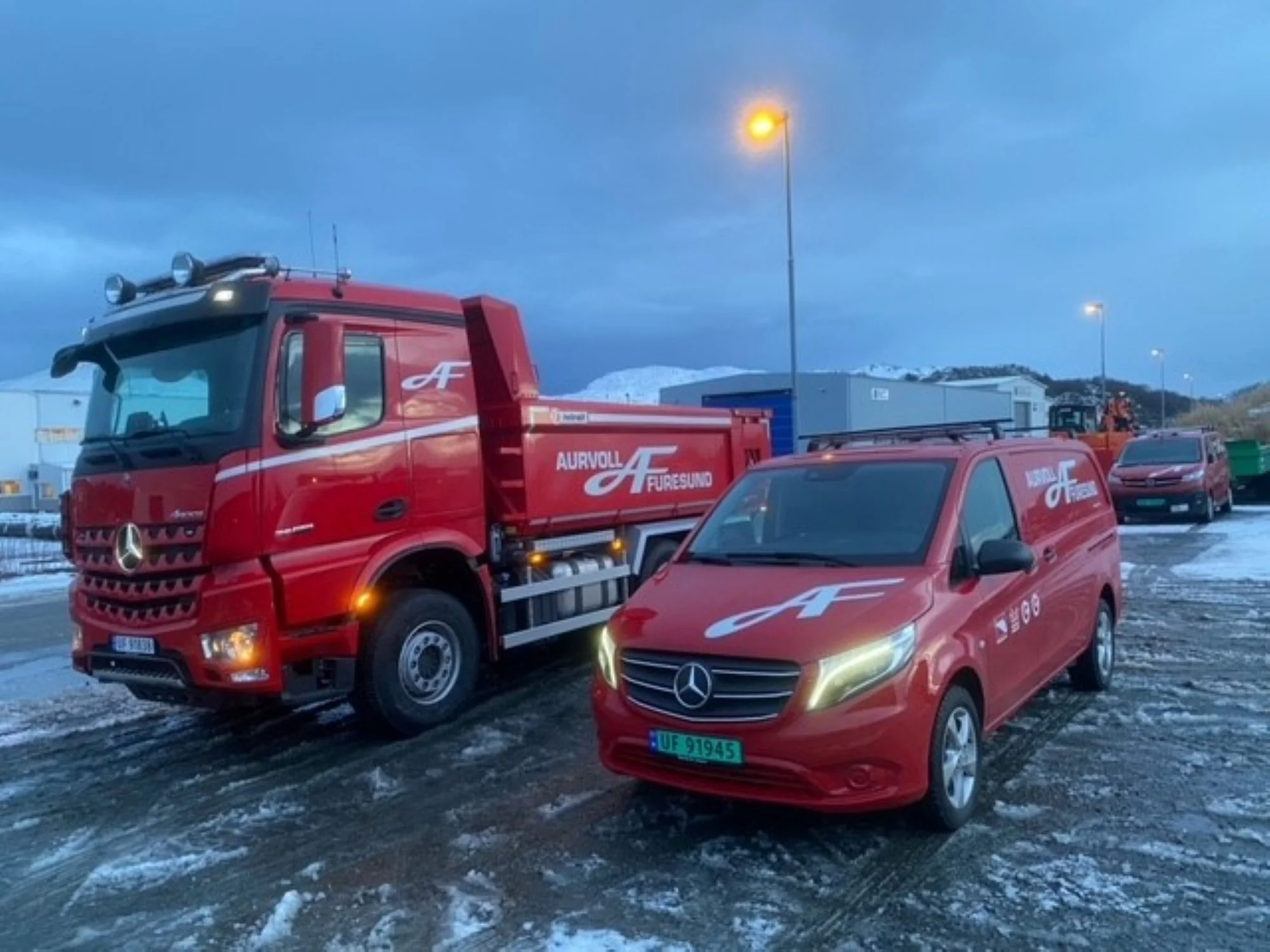 Ny Mercedes-Benz lastebil og ny Mercedes-Benz Vito