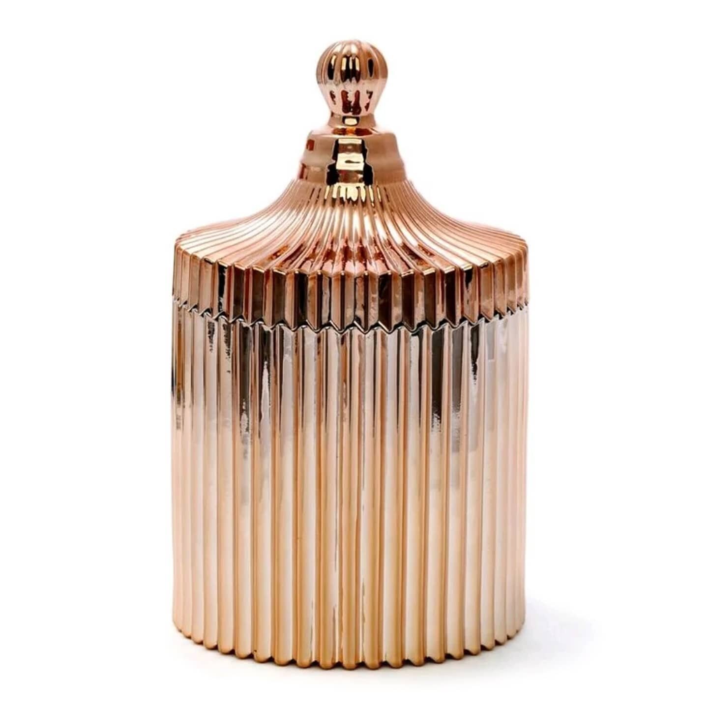 Large ridged vintage in rose gold. Unfortunately these are now out of stock but more are in production right now, all being well they will be back with us by the end of October. These beautiful vessels hold a massive 500ml of wax.
#TCJC #vesselspecia