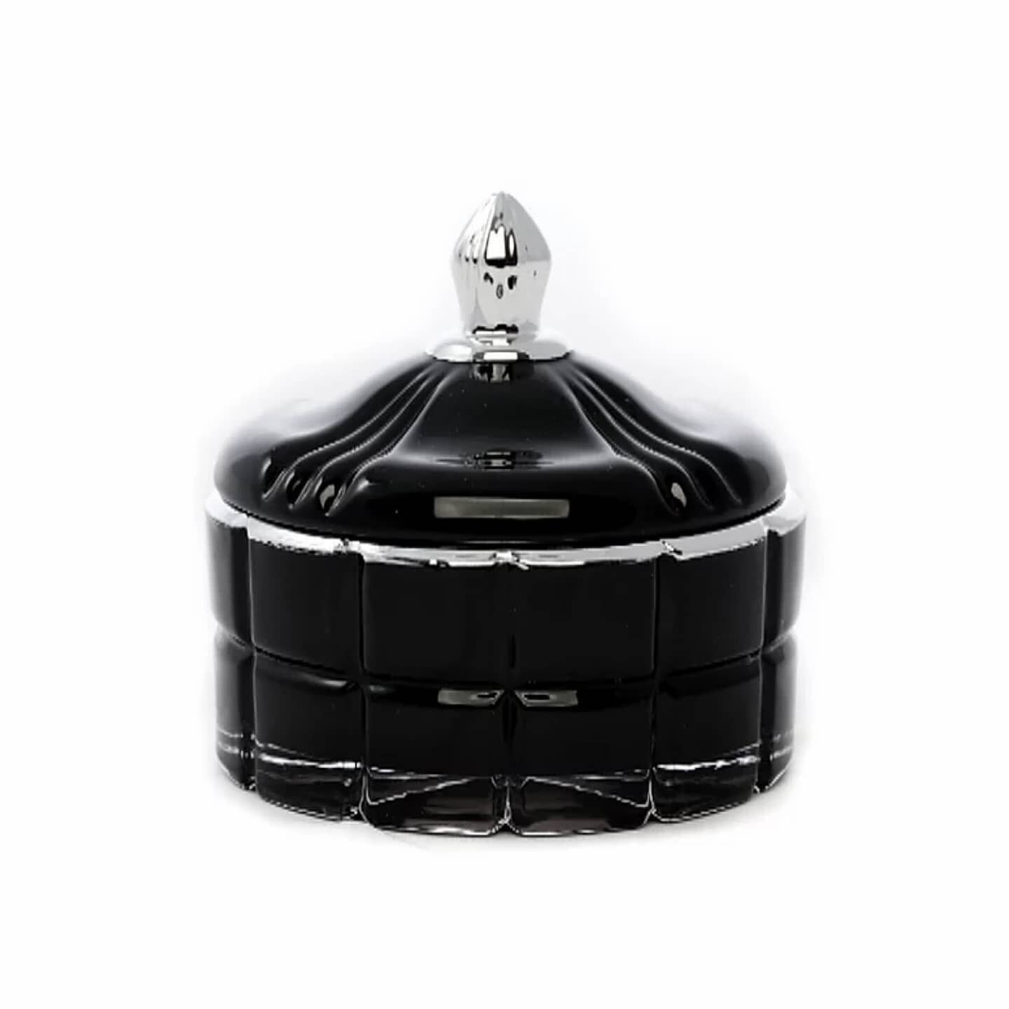 Bevelled two toned internally sprayed high gloss black with silver trim to base and top of lid. Both finishes of this vessel have been very popular since realese with our UK customers and international. Perfect for three cotton wicks or a wood wick. 