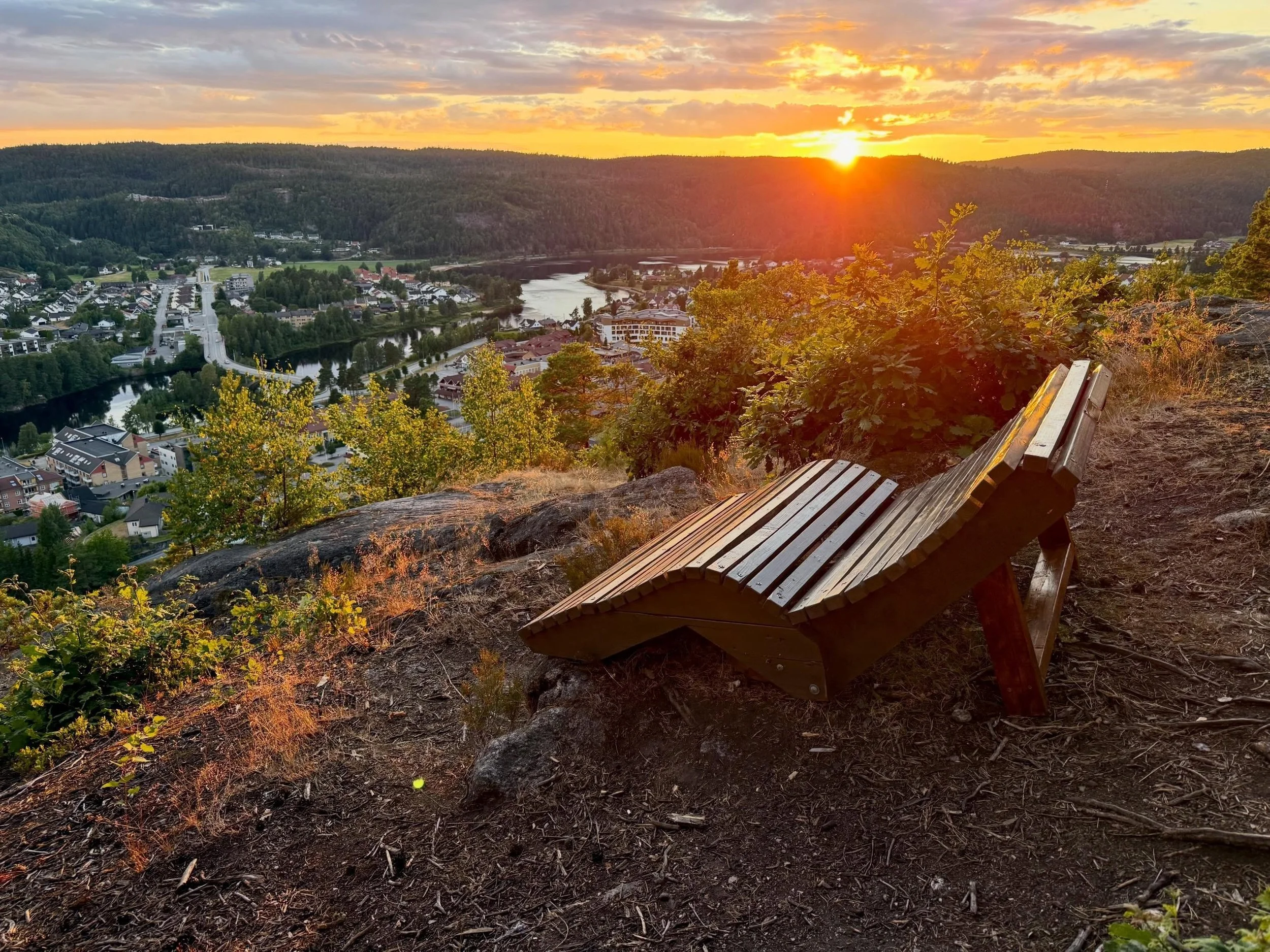 Solnedgang p&aring; Bj&oslash;nn&aring;sen 😍

Foto: @tore_rosseland_ 

#vennesla #visitvennesla #bj&oslash;nn&aring;sen #utno #natur