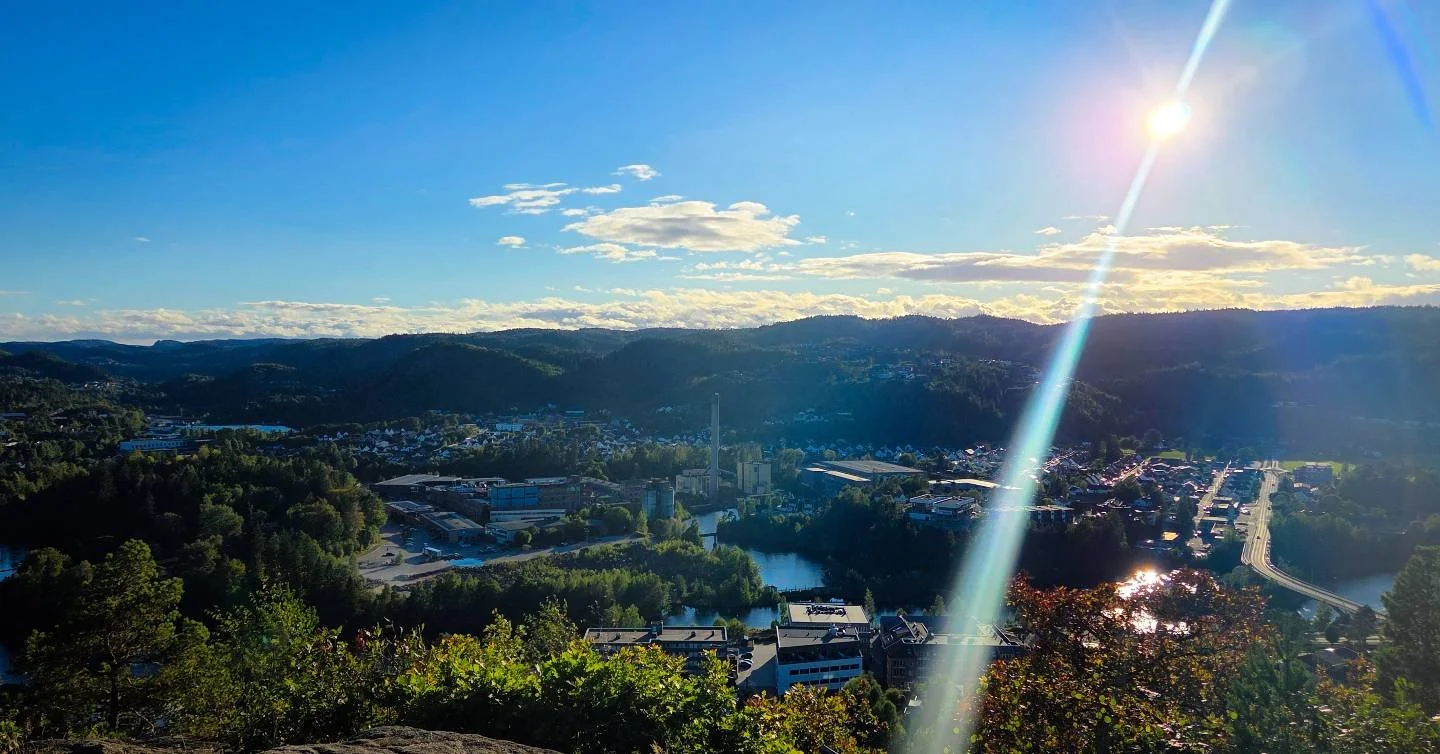 Panoramautsikt fra Bj&oslash;nn&aring;sen 🌾🌞

📸: @runeaske 

#visitvennesla #vennesla #panorama #tur #bj&oslash;nn&aring;sen