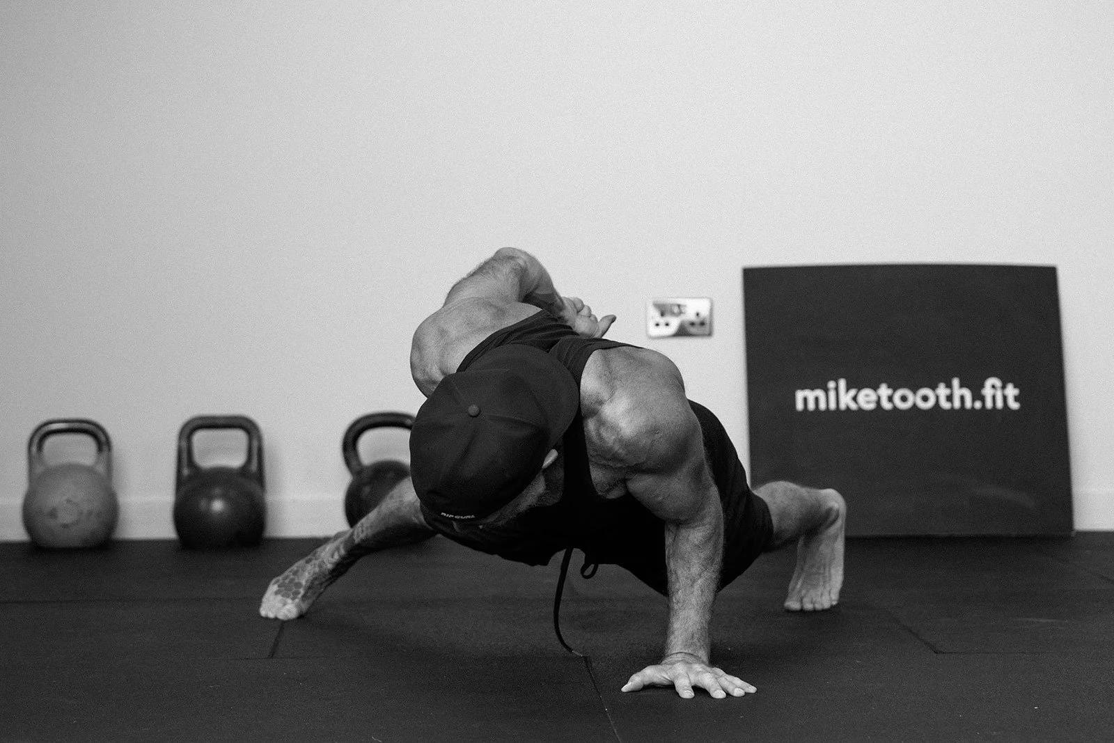 Kettlebells, Weights and Bodyweight Training - Battle of the Titans.