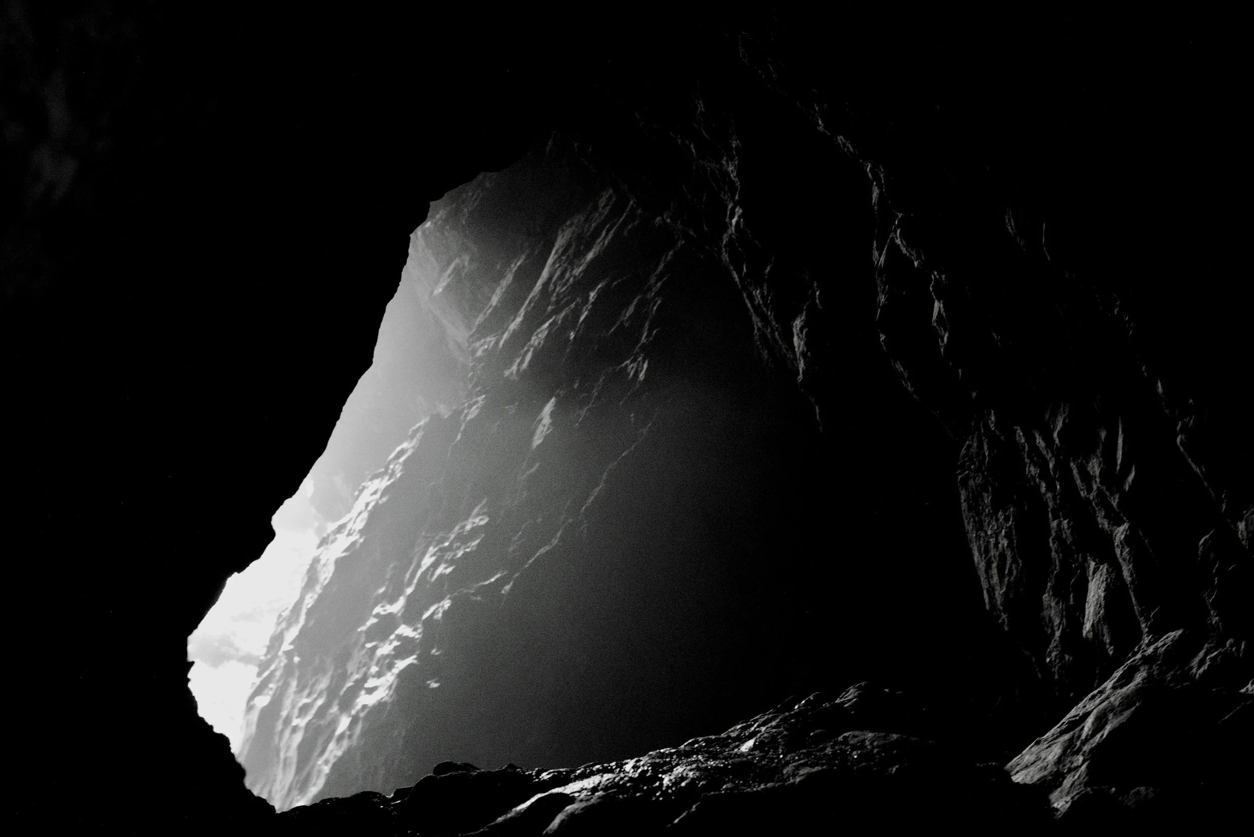 A dark and scary cave: Teaching AI literacy in the Humanities