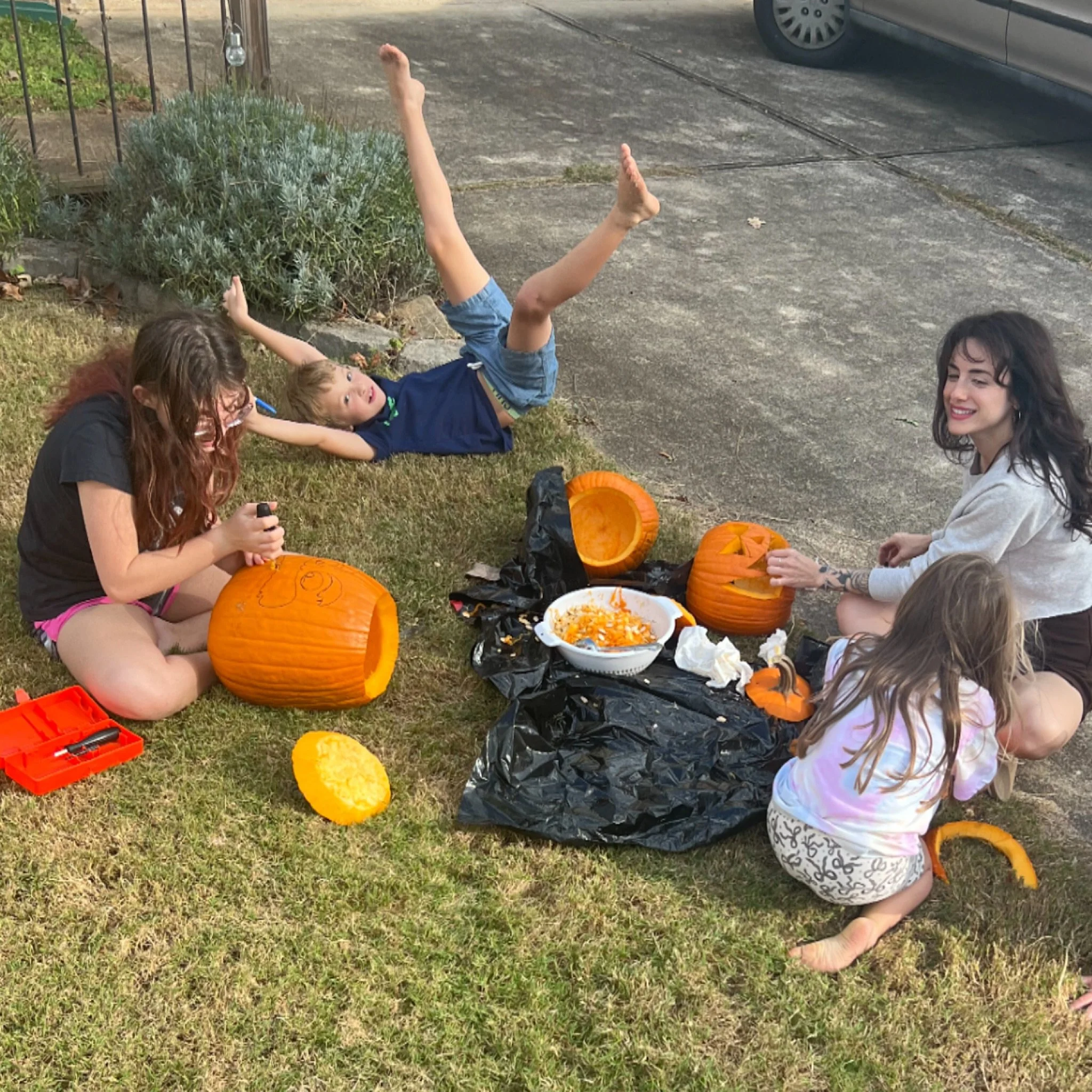 Pumpkin carving with my beauties today 🎃