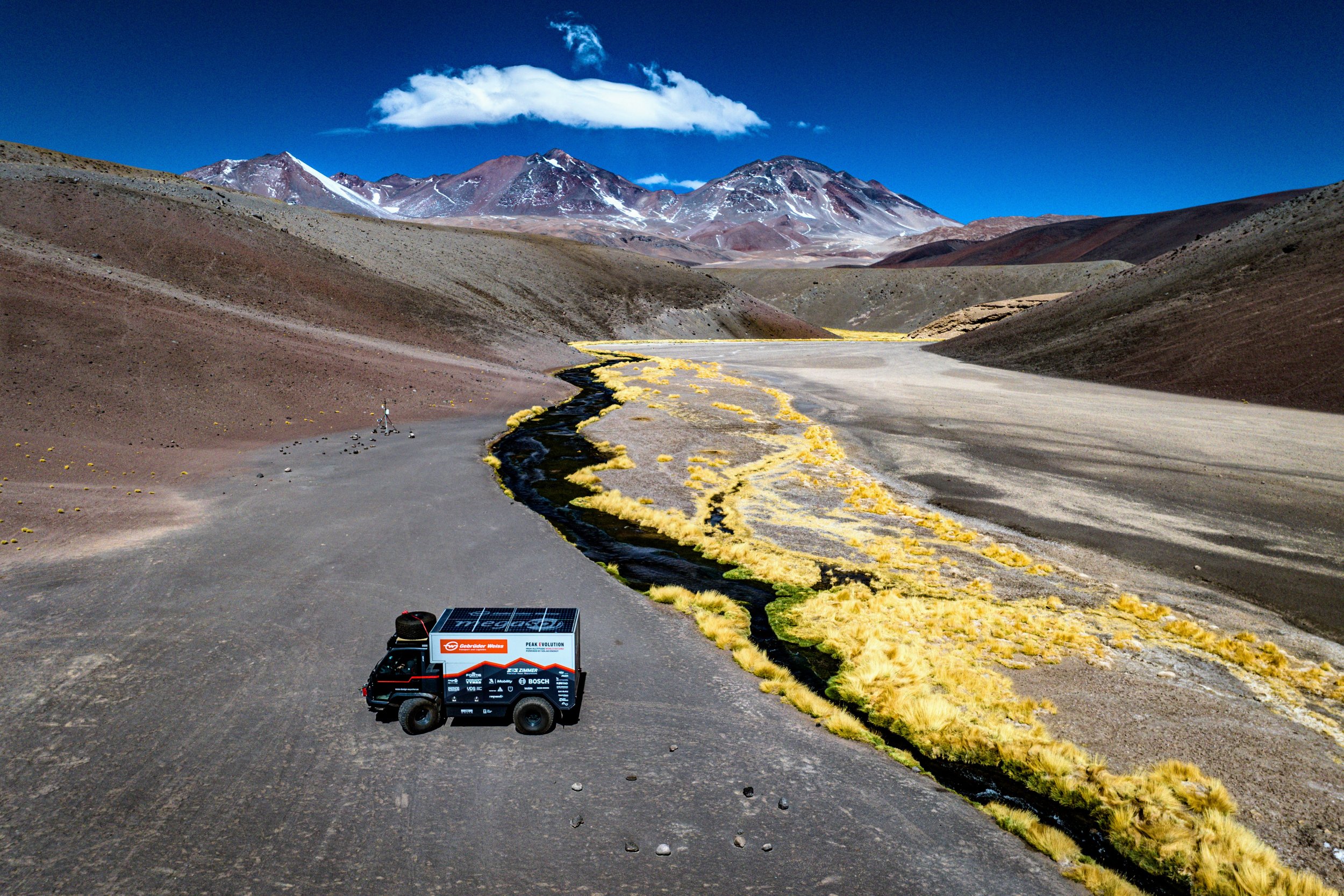 2023-11-18_Camp_06 (Laguna_Verde_4350m)DJI_0354.jpg