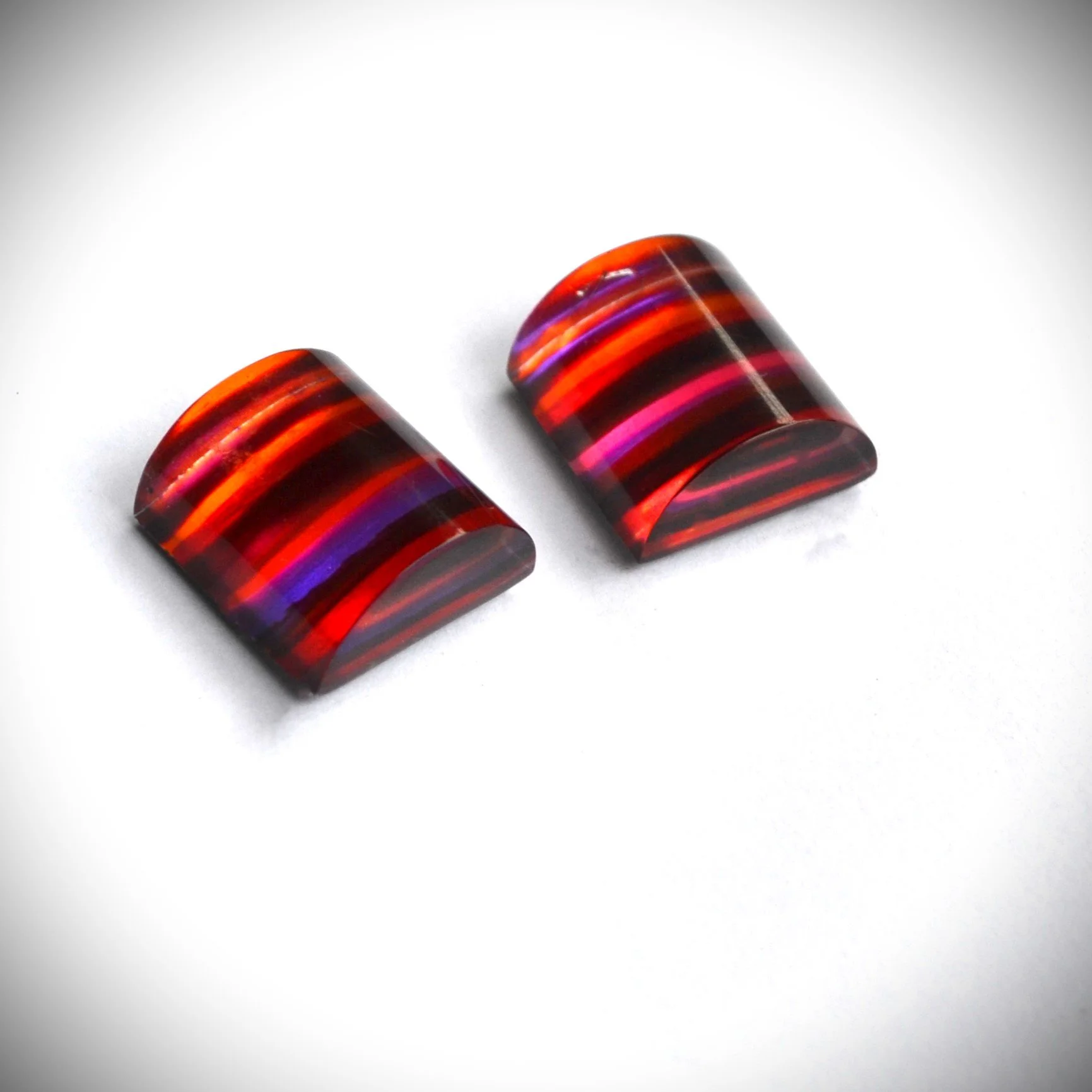 Acrylic red/brown studs