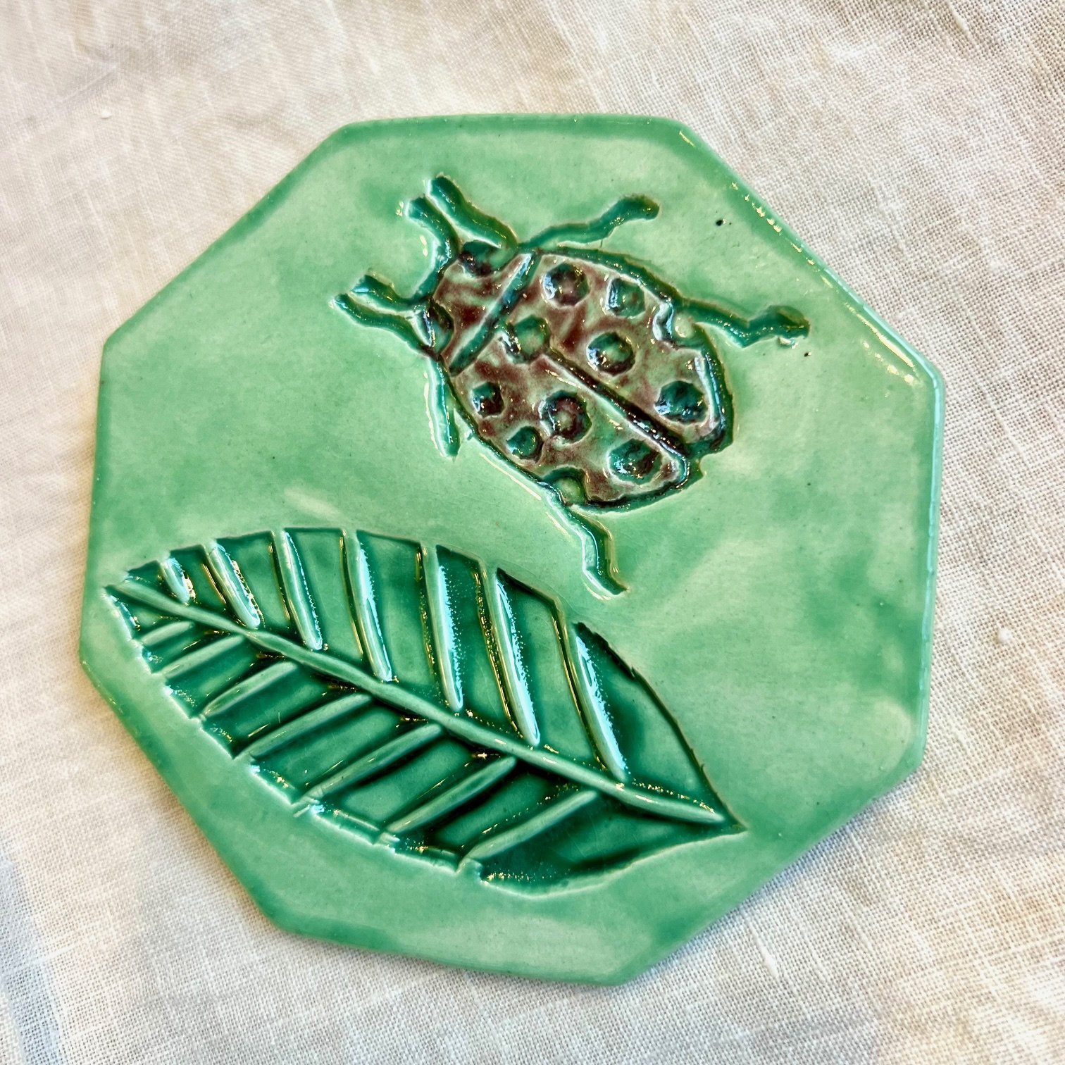 Leaves & bugs * hexagon
