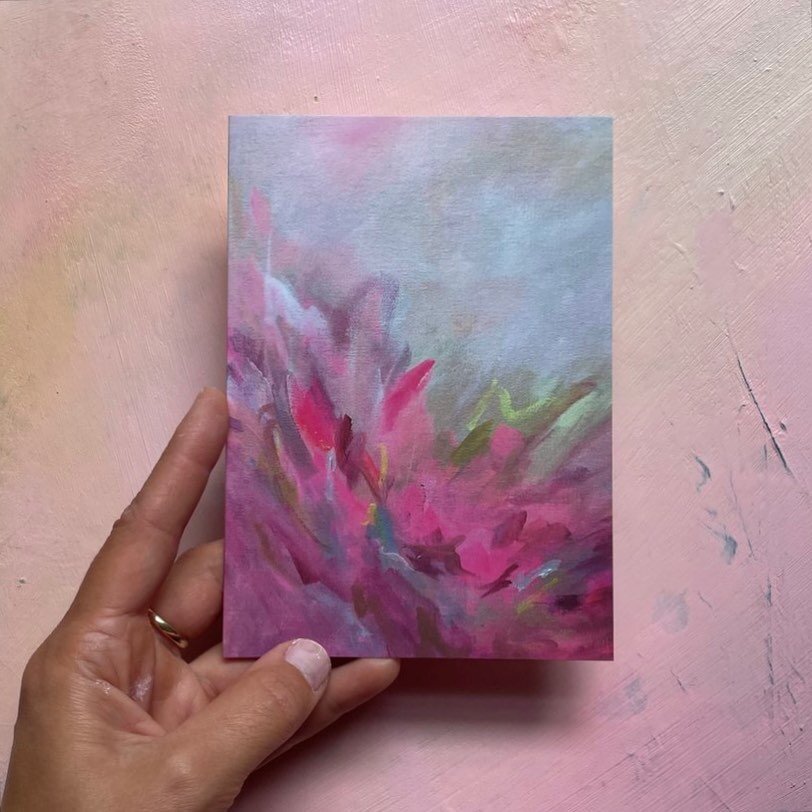 Seeing double? 🌸💕 

This pink floral abstract design is one of my earliest and bestselling cards and is a digital reproduction of my larger canvas work, &lsquo;Blush&rsquo; (see two posts ago).

The soft, painterly brushstrokes and pink and yellow 