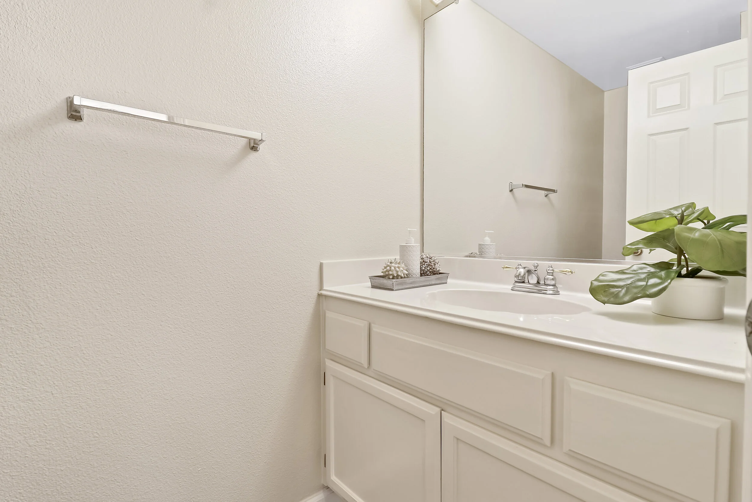 3516 Dickenson Common-7.jpg