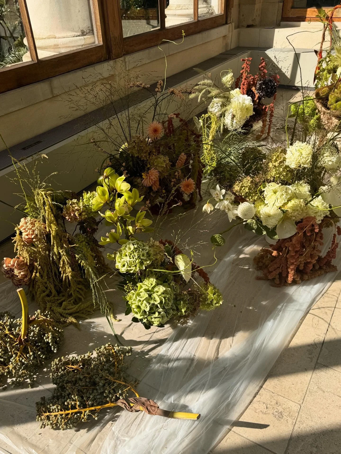 Last year, I had the pleasure of creating the most thoughtful wedding florals at @kewgardens for Pei &amp; Alvin

Lys married together lotus flowers symbolising purity and renewals, chrysanthemums representing longevity and joy, with seasonal British