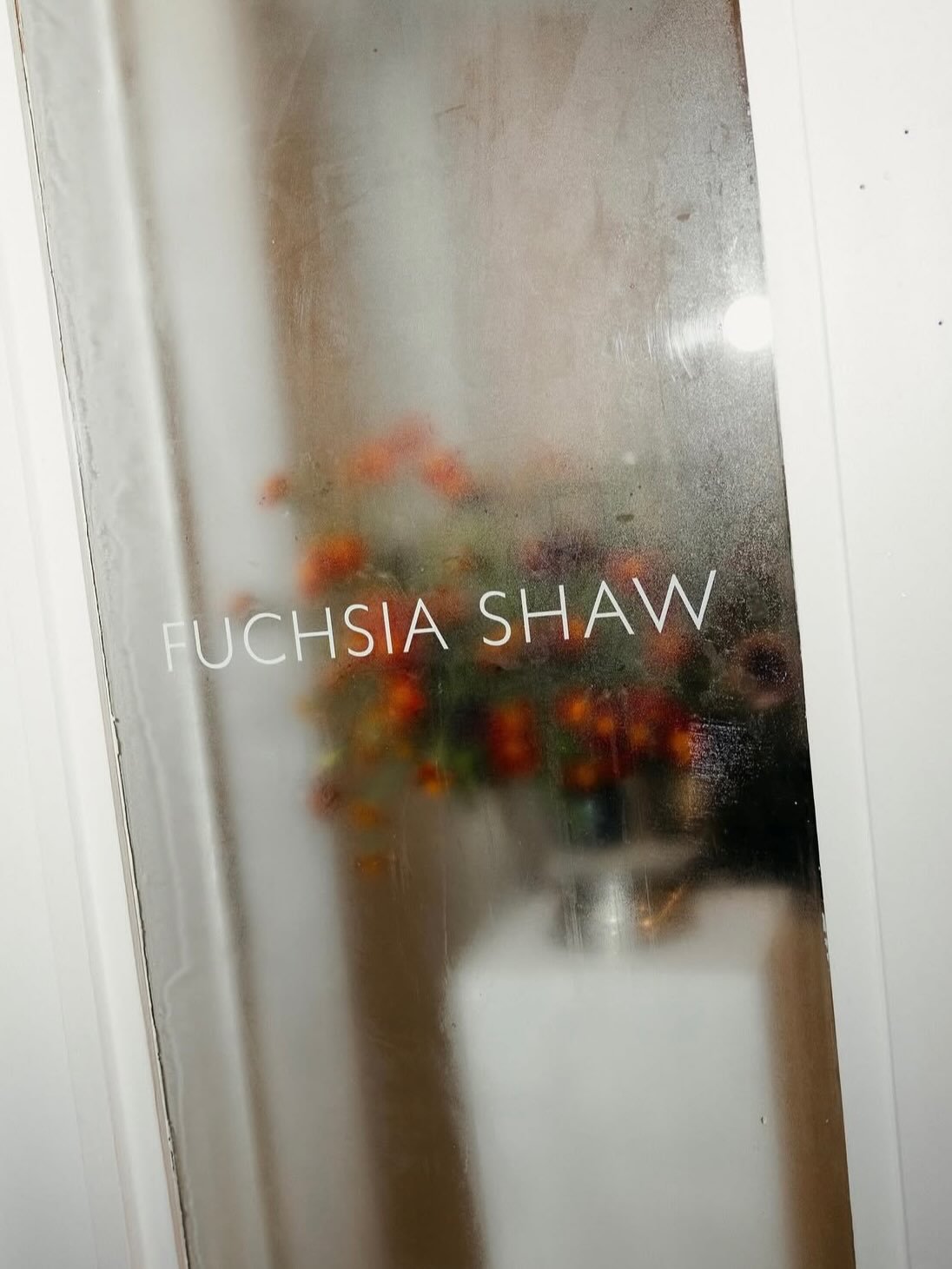 Had the pleasure of creating some seasonal arrangements in store for @amyfuchsia s first @fuchsia.shaw pop-up 

Always grateful for her trust and support, an amazing woman through and through.