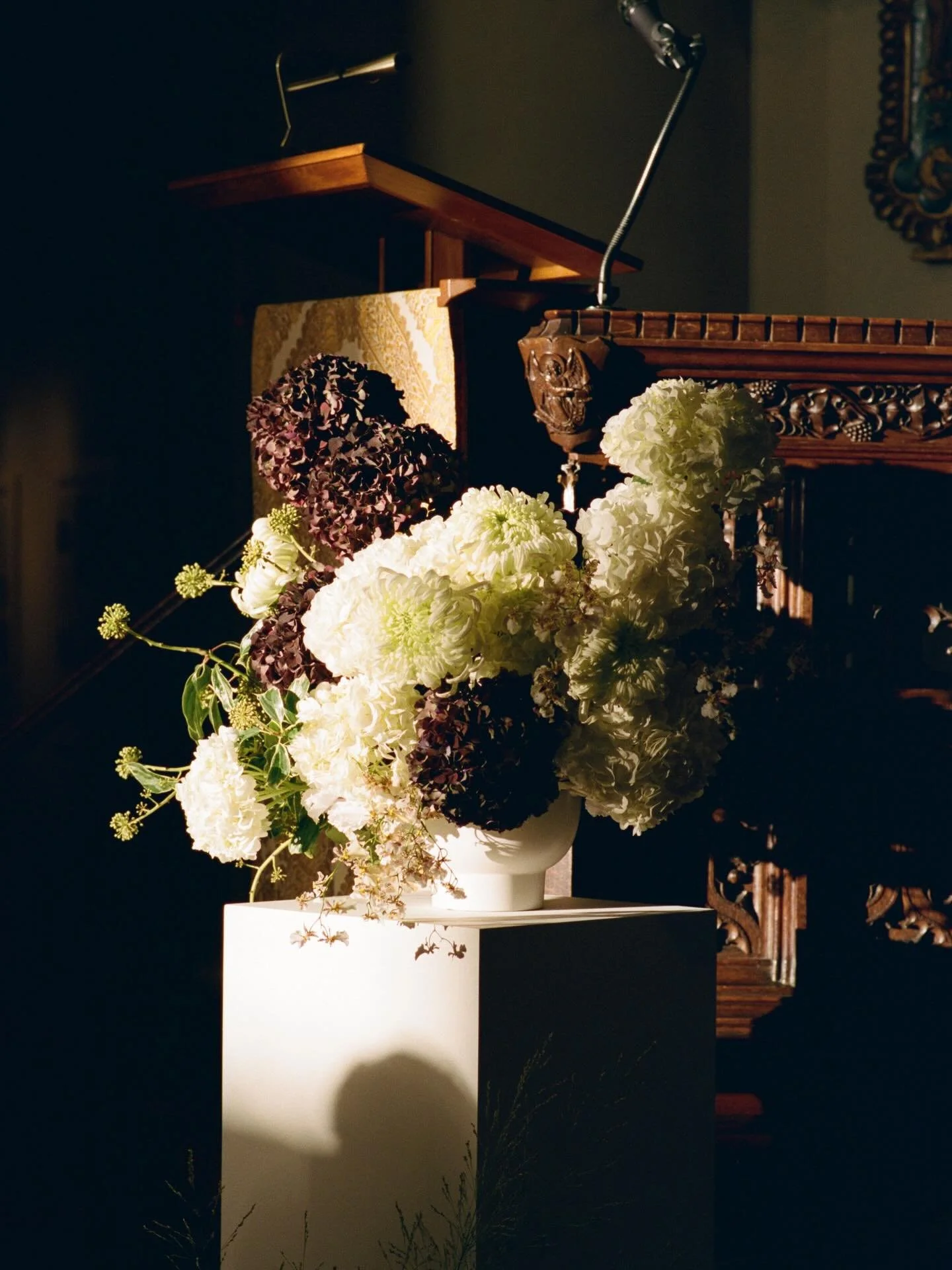 Some beautiful photographs by @tarajunorowse for Sophie and Carl

@sophiejebsen

@floralcourier