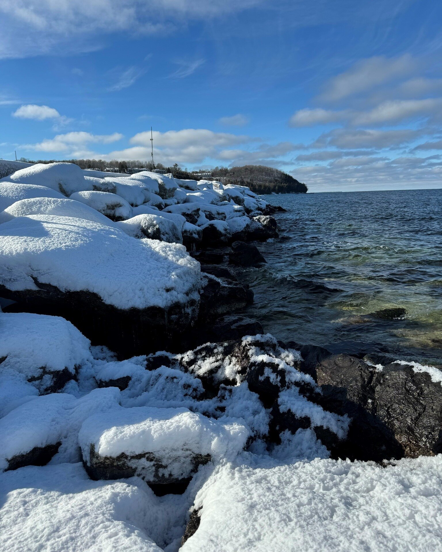 ☀️Soak in that sunshine before we get more snow!! ❄

Finally feeling like winter around here.  Now all we need is the ice to come in so we can start the 86th Annual Ice Out Contest! 

#SisterBay #DoorCounty #DoorCountyWinter #TravelWisconsin #LakeMic