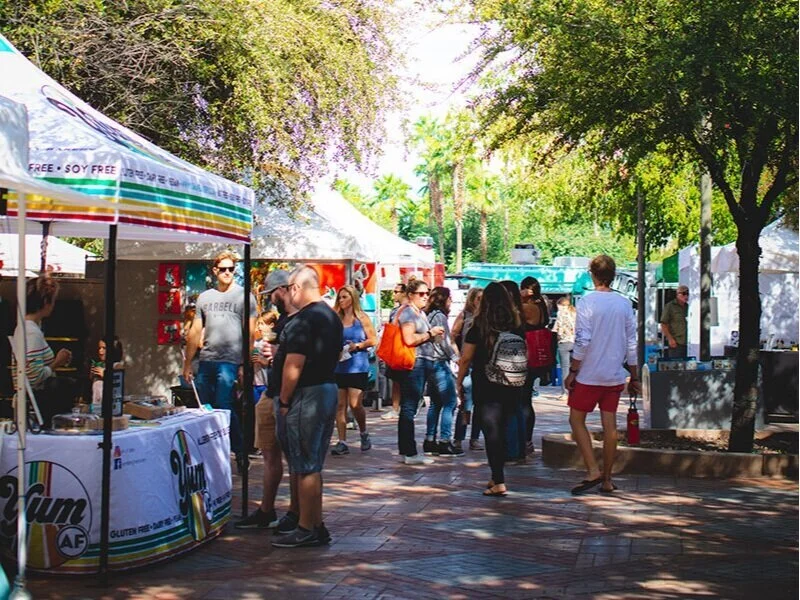 Three Reasons to Consider the 6th Street Market this Holiday Season