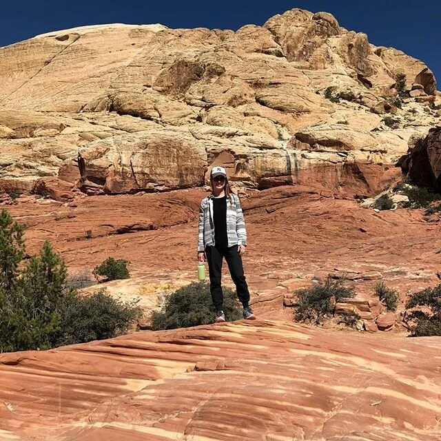 Love thy Mother 🌎🕊 #earthday #bkr #bansingleuseplastic #redrocks #nofilterneeded #spf #hikevegas #aliveatredrocks