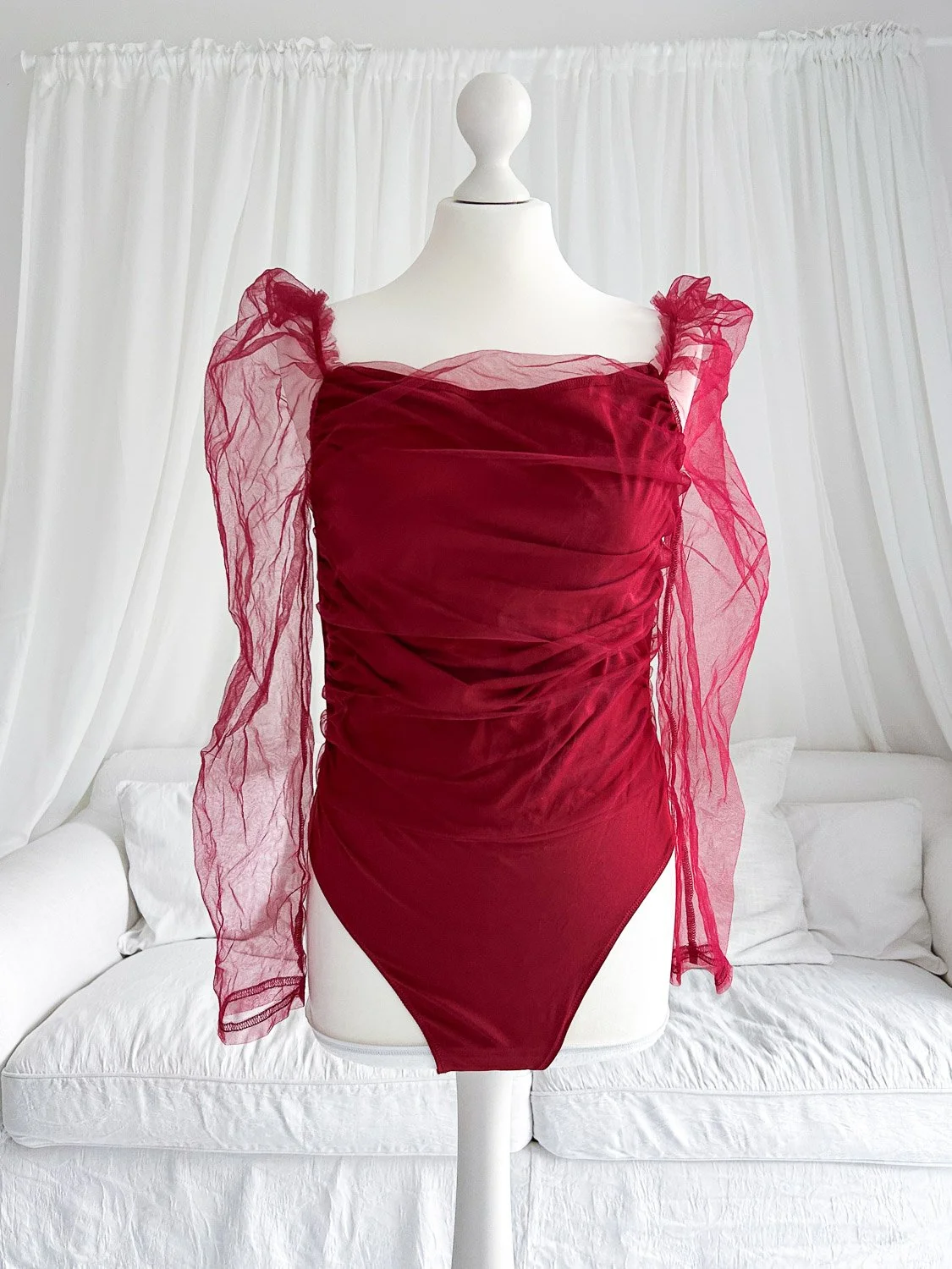 wunderschönes Shootingkleid für  Babybauchfotos von Babybauchfotografin Jacqueline Wilms für ein einzigartige Babybauchshooting  in Prien am Chiemsee, Rosenheim, Traunstein, Wasserburg, München und dem Chiemgau