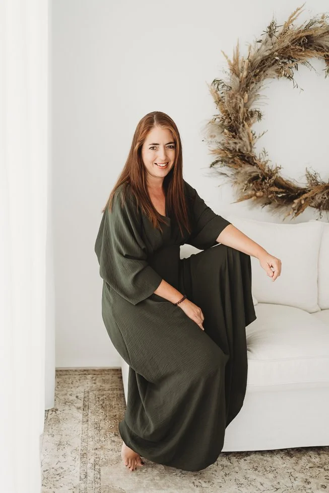 wunderschönes Shootingkleid für  Babybauchfotos von Babybauchfotografin Jacqueline Wilms für ein einzigartige Babybauchshooting  in Prien am Chiemsee, Rosenheim, Traunstein, Wasserburg, München und dem Chiemgau
