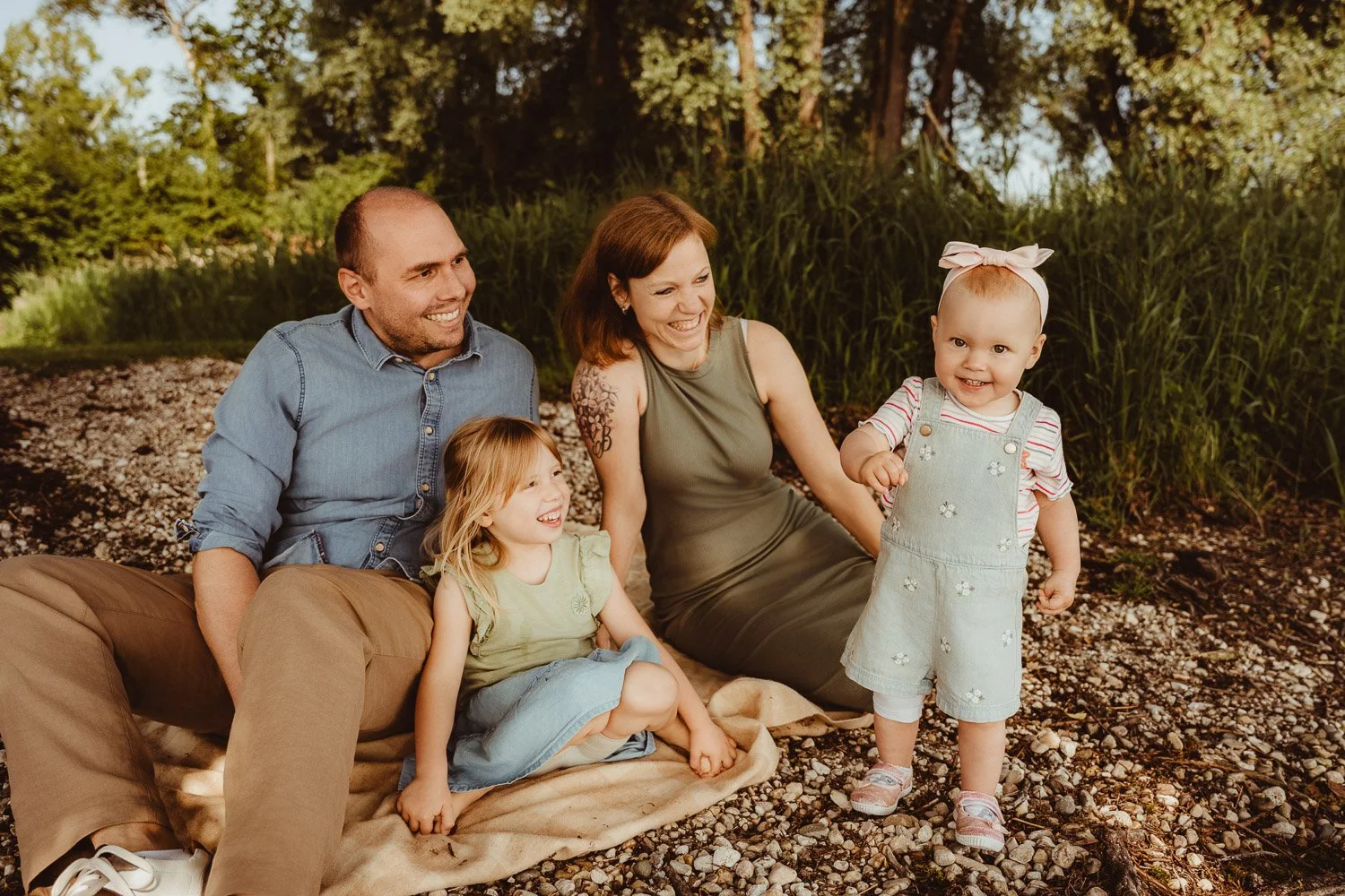 natürliche Familienfotos in einem entspannten Familienshooting für Prien am Chiemsee, Rosenheim, Traunstein  Chiemsee, Chiemgau