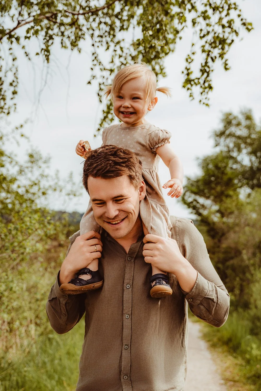 natürliche Familienfotos in einem entspannten Familienshooting für Prien am Chiemsee, Rosenheim, Traunstein  Chiemsee, Chiemgau