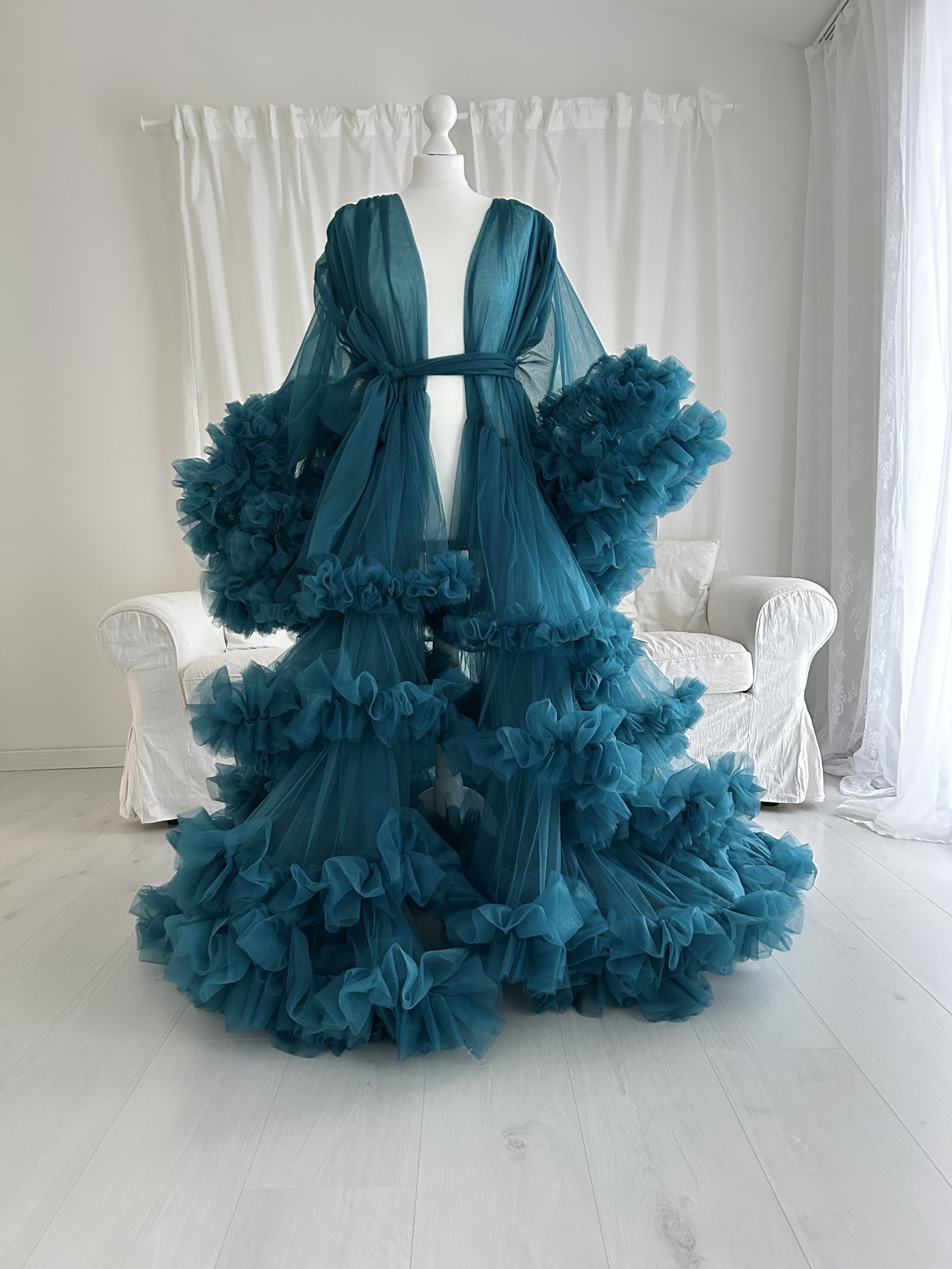 wunderschönes Shootingkleid für  Babybauchfotos von Babybauchfotografin Jacqueline Wilms für ein einzigartige Babybauchshooting  in Prien am Chiemsee, Rosenheim, Traunstein, Wasserburg, München und dem Chiemgau