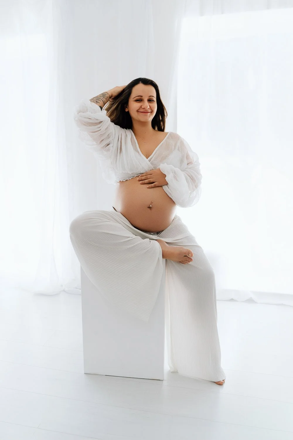 liebevolles Babybauchshooting für wunderschöne Babybauchfotos für Prien am Chiemsee, Rosenheim, Traunstein, Wasserburg Chiemgau und München 