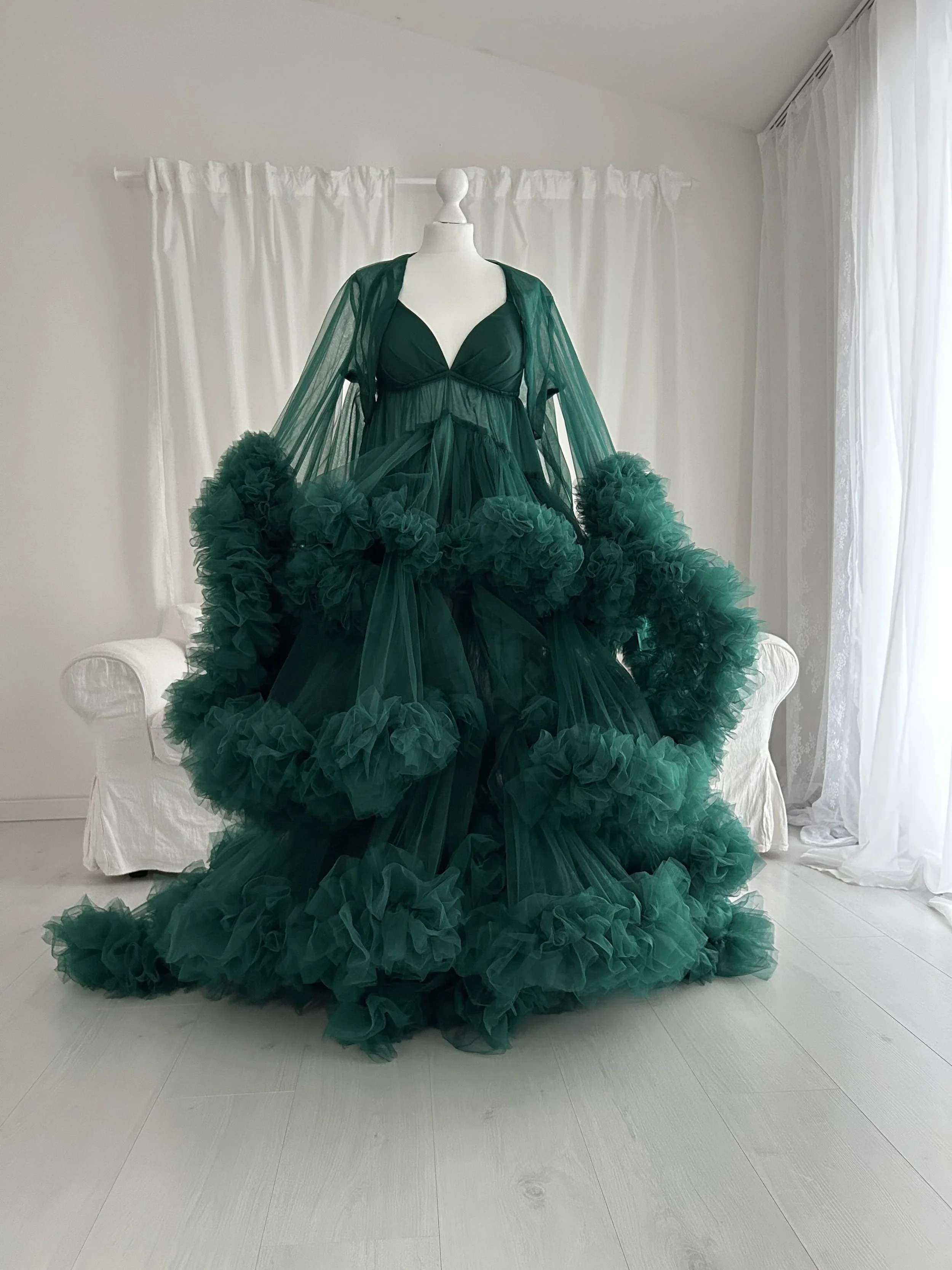 wunderschönes Shootingkleid für  Babybauchfotos von Babybauchfotografin Jacqueline Wilms für ein einzigartige Babybauchshooting  in Prien am Chiemsee, Rosenheim, Traunstein, Wasserburg, München und dem Chiemgau