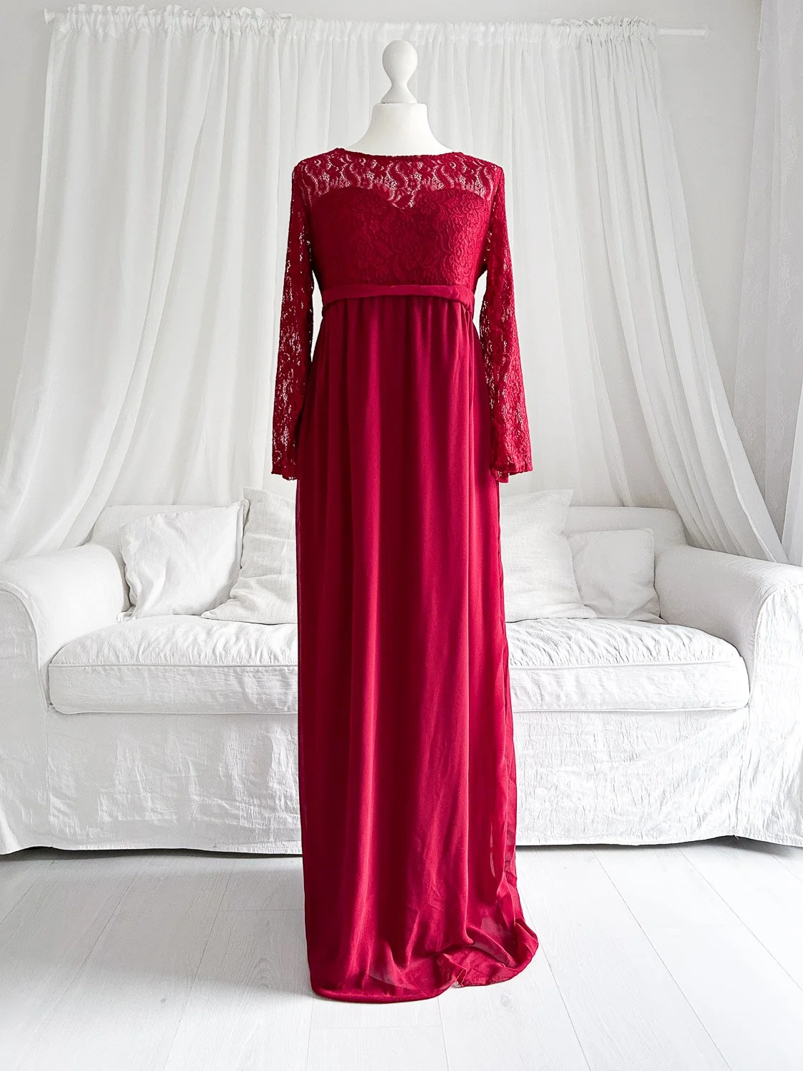 wunderschönes Shootingkleid für  Babybauchfotos von Babybauchfotografin Jacqueline Wilms für ein einzigartige Babybauchshooting  in Prien am Chiemsee, Rosenheim, Traunstein, Wasserburg, München und dem Chiemgau