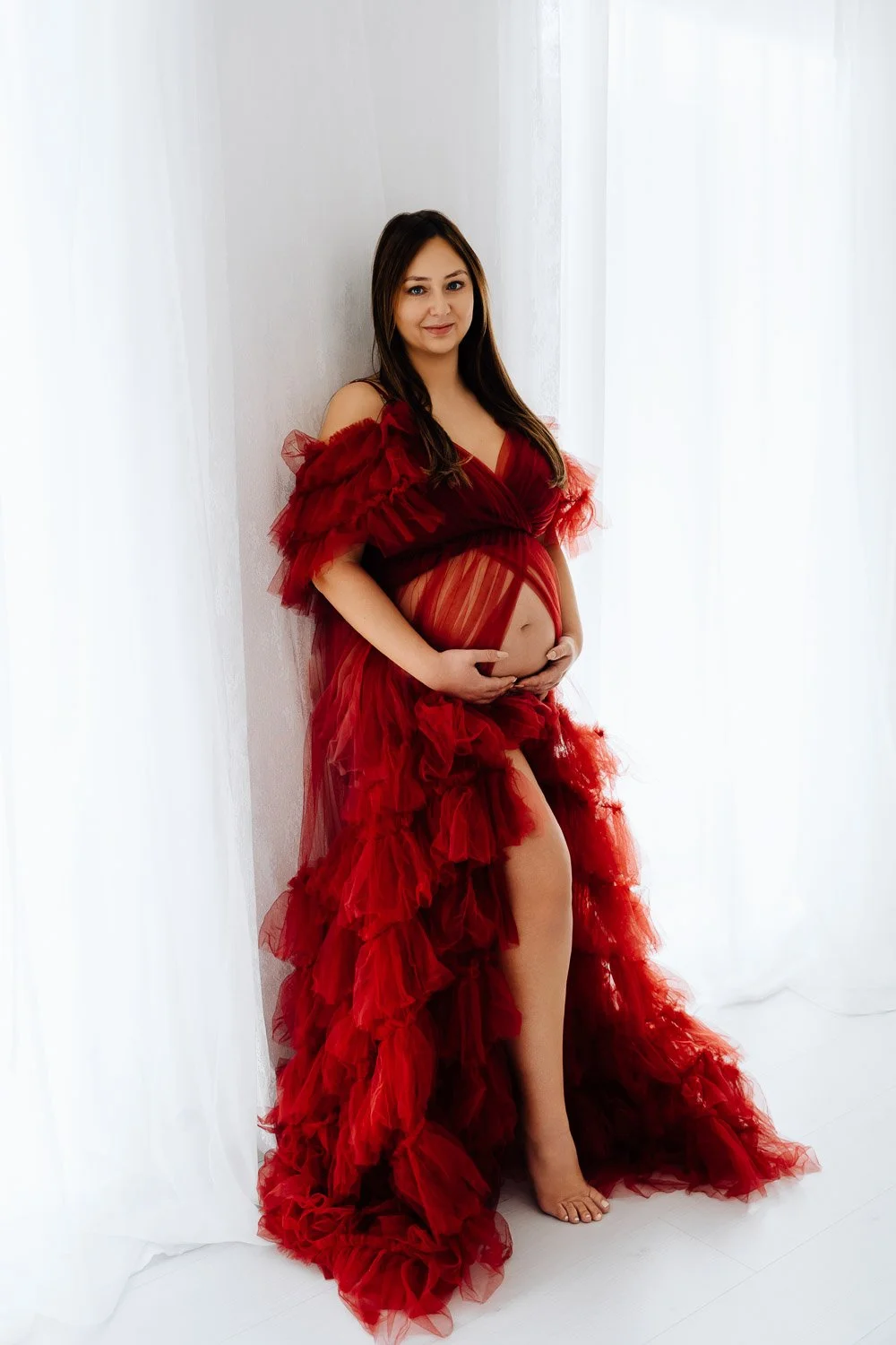 liebevolle und entspannte Babybauchbilder von Babybauchfotografin Jacqueline Wilms, wundervolle Babybauchfotografie und schönes Babybauchshooting für Schwangere 2025 für wunderschöne Babybauchfotos  in Prien am Chiemsee, für Kreis Rosenheim und Kreis