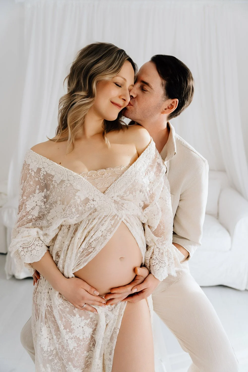 liebevolles Babybauchshooting für wunderschöne Babybauchfotos für Prien am Chiemsee, Rosenheim, Traunstein, Wasserburg Chiemgau und München 