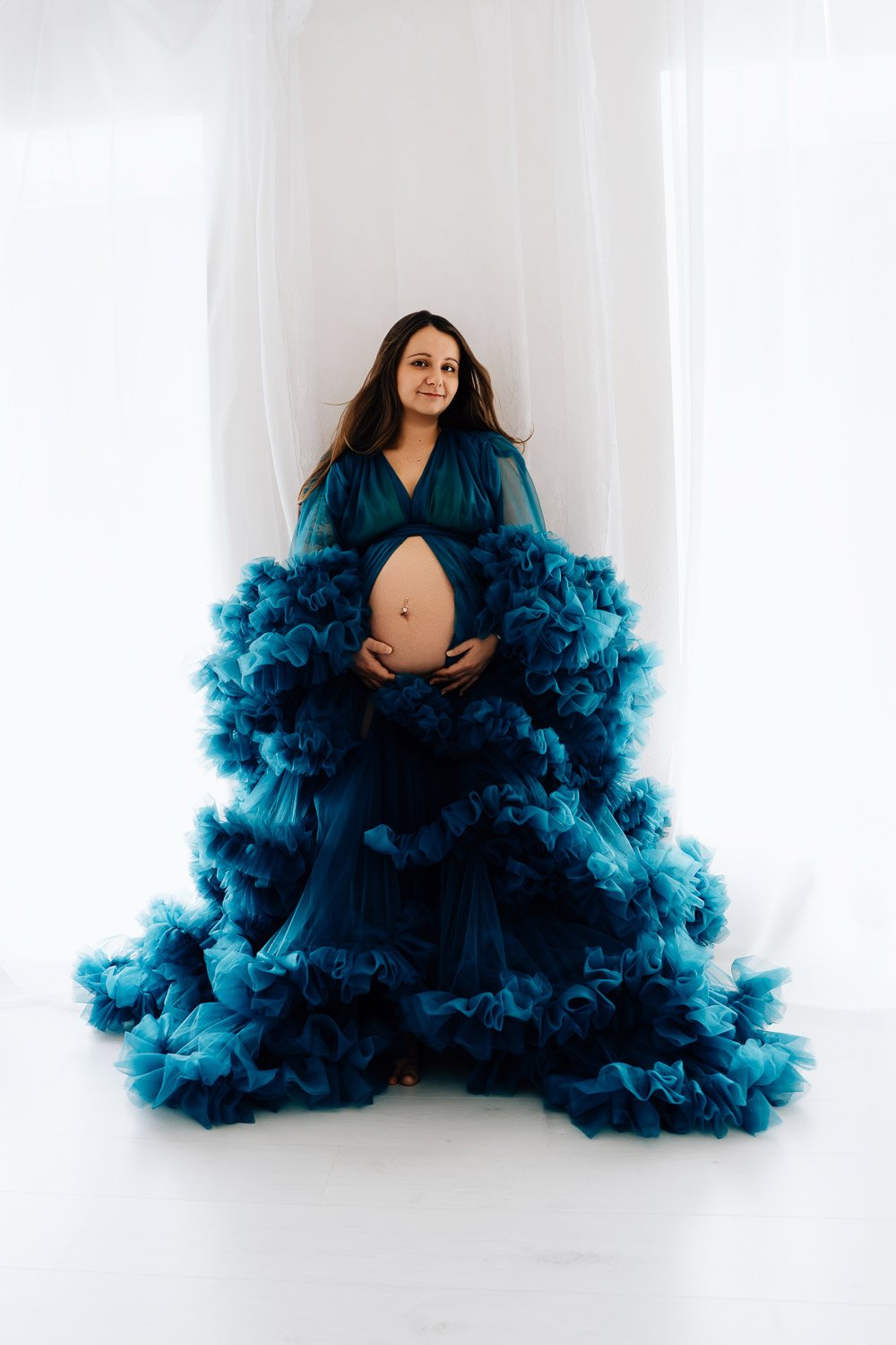 wunderschönes Shootingkleid für  Babybauchfotos von Babybauchfotografin Jacqueline Wilms für ein einzigartige Babybauchshooting  in Prien am Chiemsee, Rosenheim, Traunstein, Wasserburg, München und dem Chiemgau