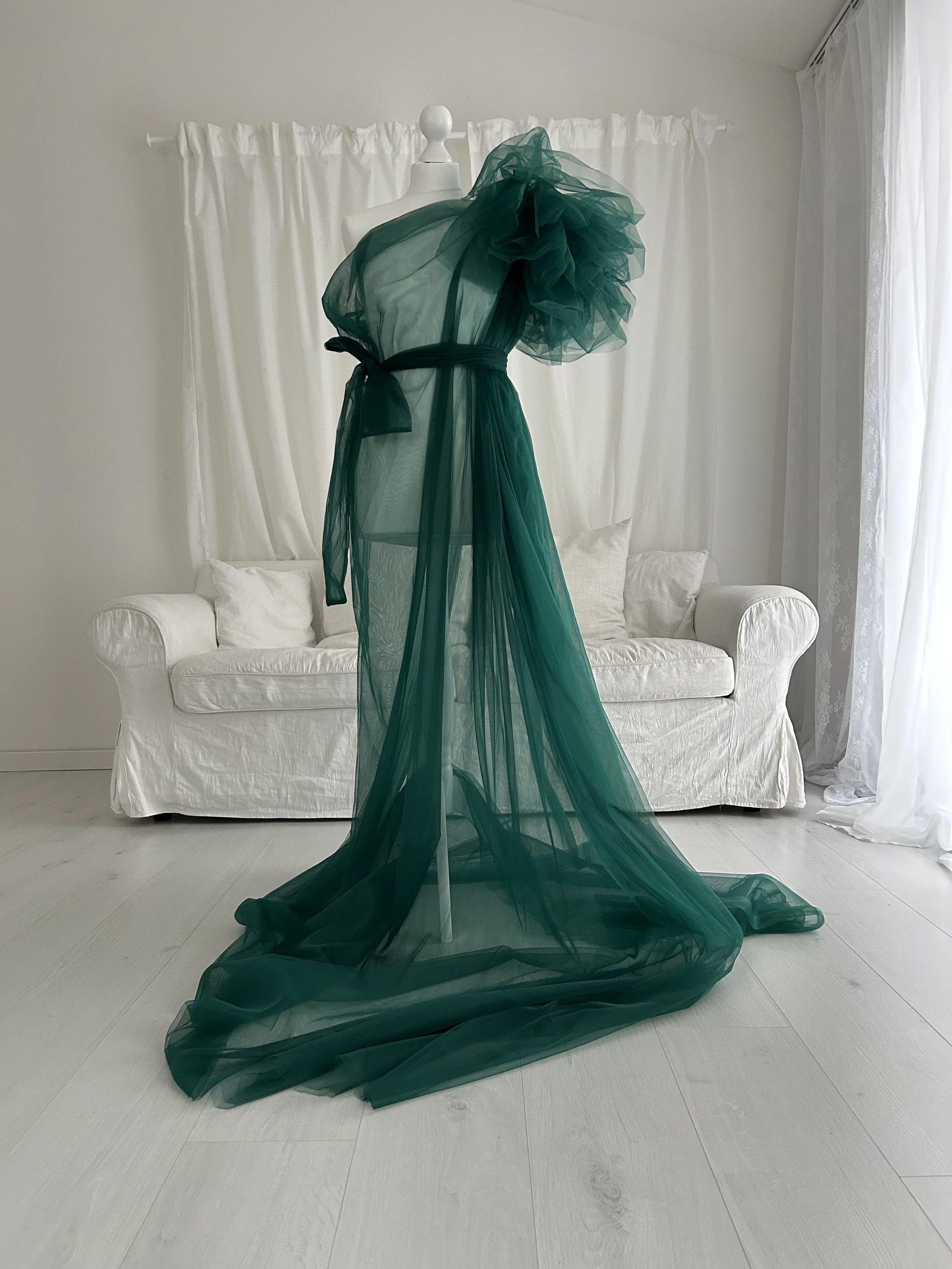 wunderschönes Shootingkleid für  Babybauchfotos von Babybauchfotografin Jacqueline Wilms für ein einzigartige Babybauchshooting  in Prien am Chiemsee, Rosenheim, Traunstein, Wasserburg, München und dem Chiemgau