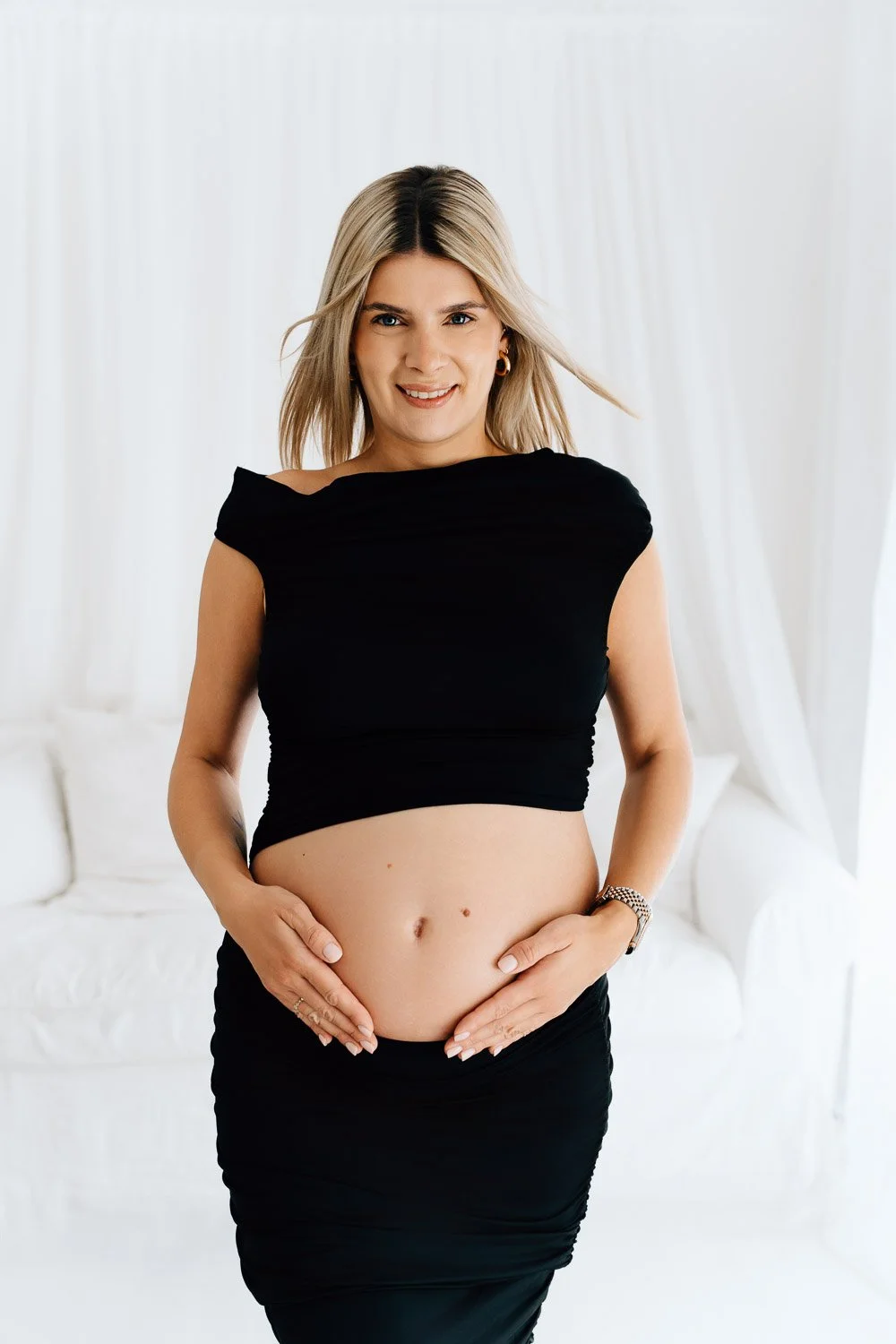 wunderschönes Shootingkleid für  Babybauchfotos von Babybauchfotografin Jacqueline Wilms für ein einzigartige Babybauchshooting  in Prien am Chiemsee, Rosenheim, Traunstein, Wasserburg, München und dem Chiemgau