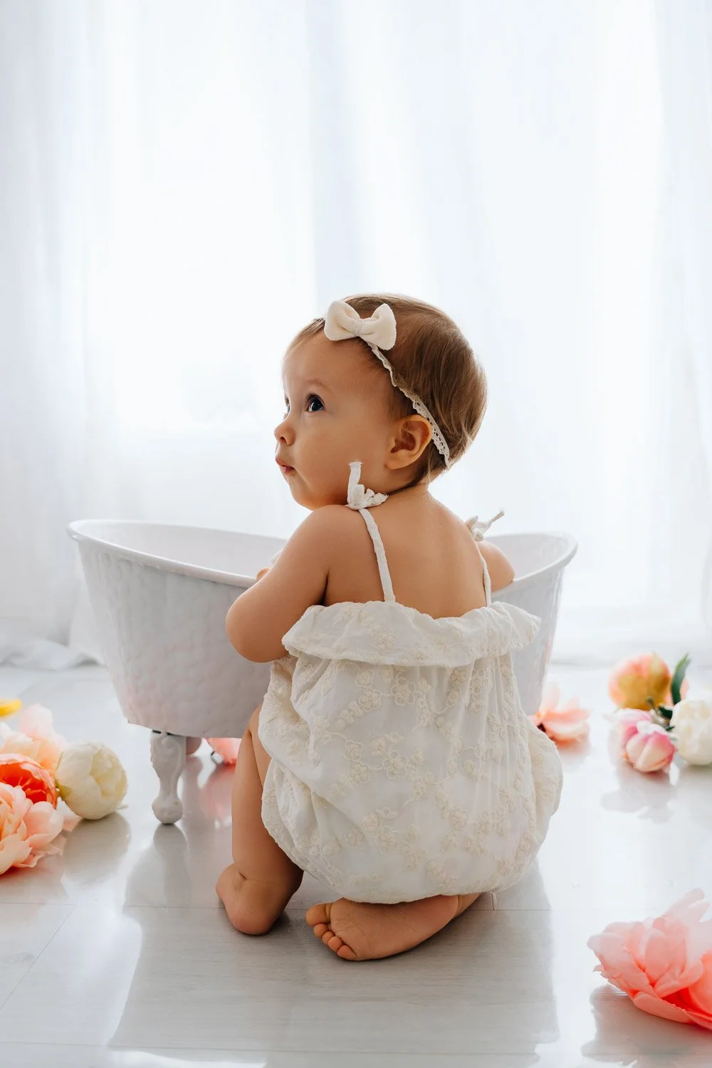 wunderschönes Geburtstagsshooting, liebevolle Geburtstagsfotos zum 1.Geburtstag, im Tageslichtstudio in Prien am Chiemsee für Rosenheim, Traunstein und Chiemgau