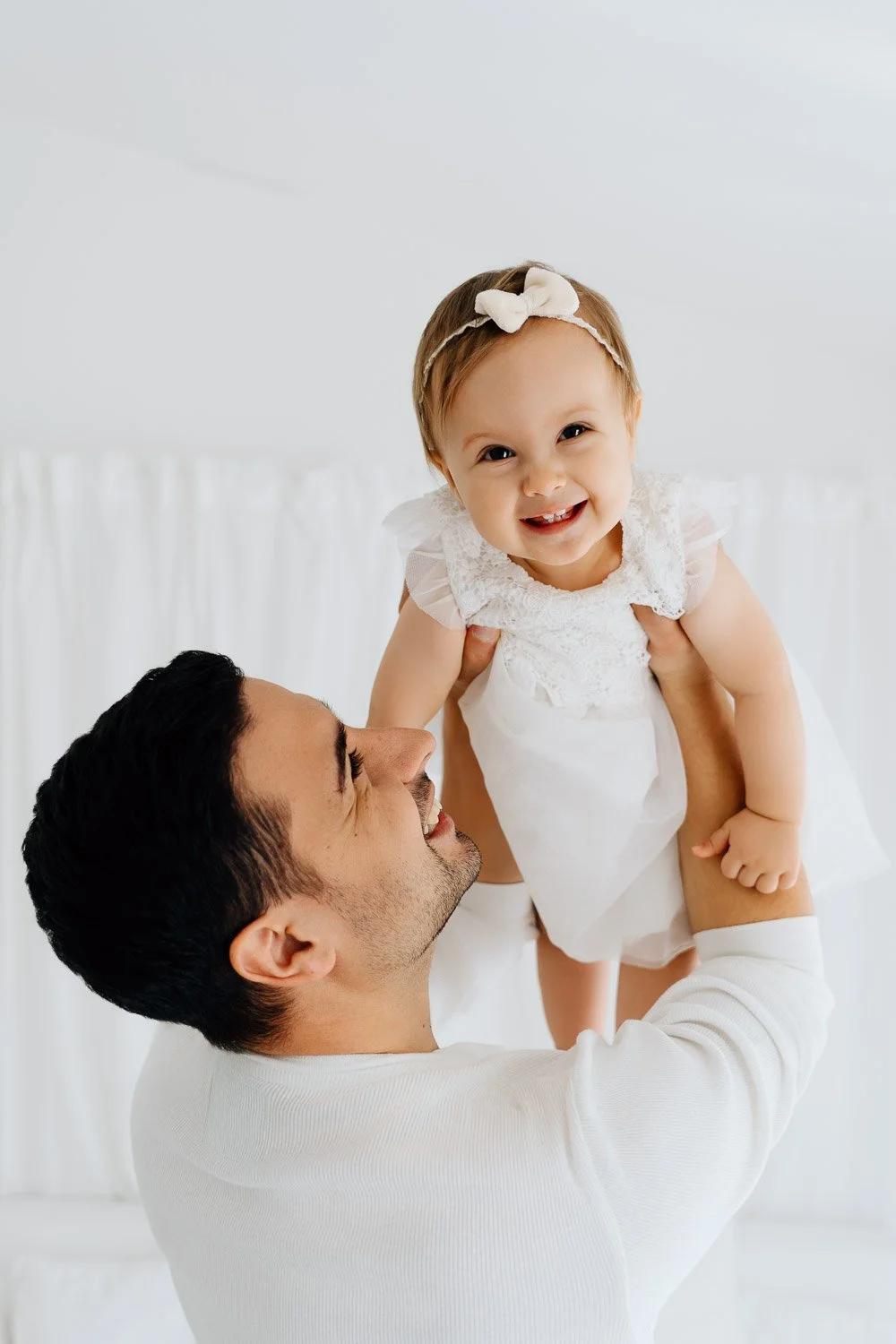 wunderschönes Geburtstagsshooting, liebevolle Geburtstagsfotos zum 1.Geburtstag, im Tageslichtstudio in Prien am Chiemsee für Rosenheim, Traunstein und Chiemgau